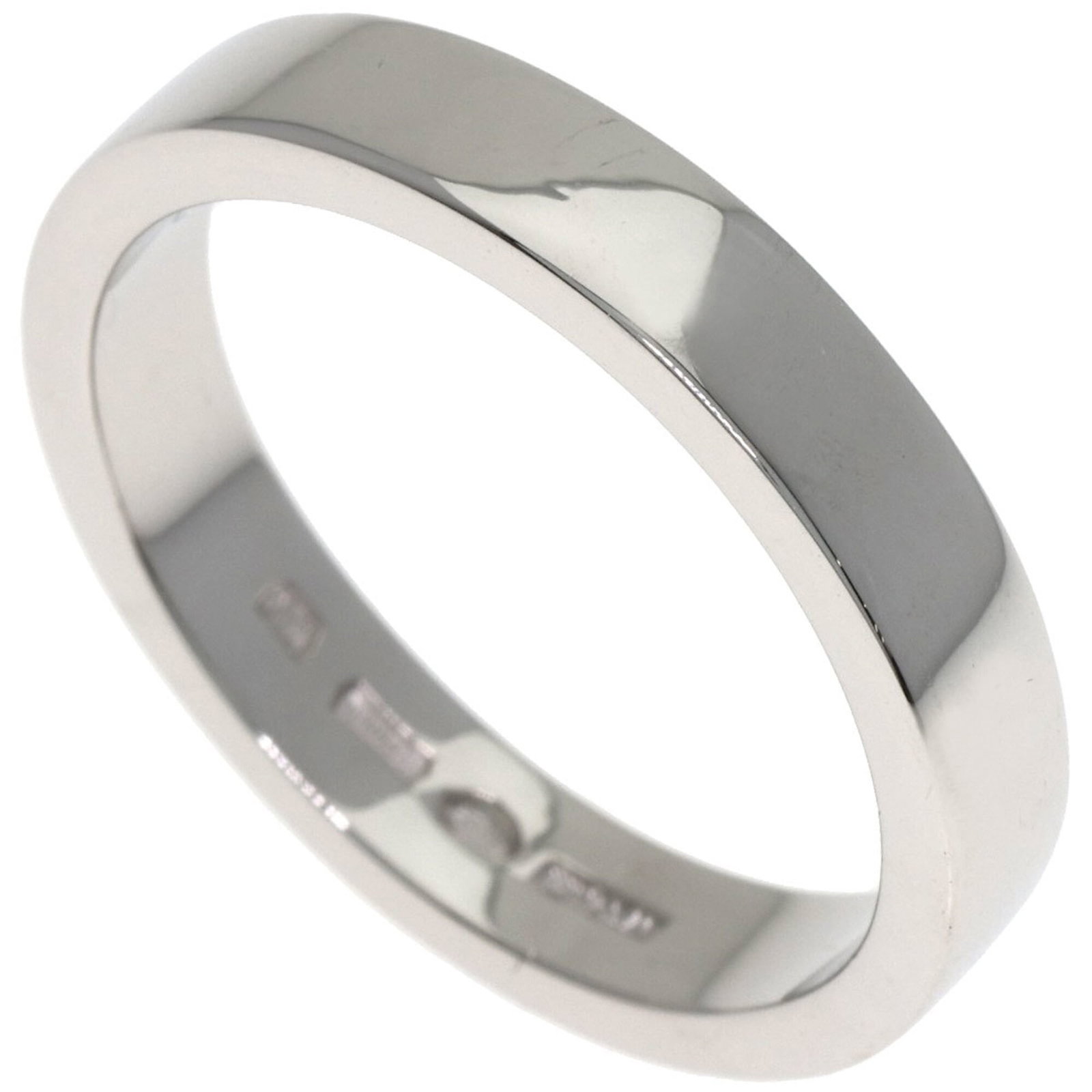 Ring in platinum 950 by Bvlgari: Ring in platinum 950 by Bvlgari Platinum 950 band ring from Bvlgari, featuring a sleek design in high-quality platinum. The ring bears some minor scratches and dirt but remains in very good