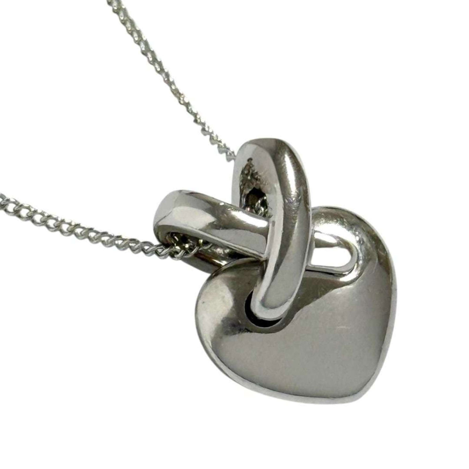 Chaumet Lien Pendant Necklace Charm In 18K Gold With A Non-Original Chain: Chaumet Lien Pendant Necklace Charm In 18K Gold With A Non-Original Chain Chaumet's iconic Lien pendant charm shines in 18K white gold, its delicate size and subtle elegance making it a timeless