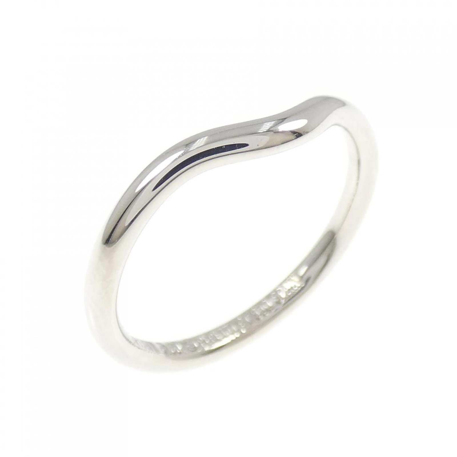 Platinum ring by Tiffany band: Platinum ring by Tiffany band Platinum ring by Tiffany & Co. features a band design with a 950 platinum material, available in US size 6 and a width of 2.2mm. The item has a weight of 3.5g and is made