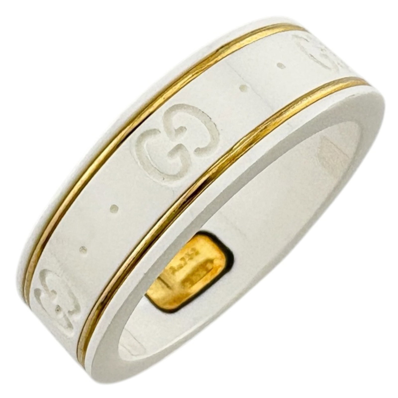 Gucci Band Ring Ceramic Yellow Gold (18K): Gucci Band Ring Ceramic Yellow Gold (18K) Ceramic and yellow gold (18K) come together in this Gucci band ring, featuring a unique white color. Made from high-quality ceramic and set with yellow gold