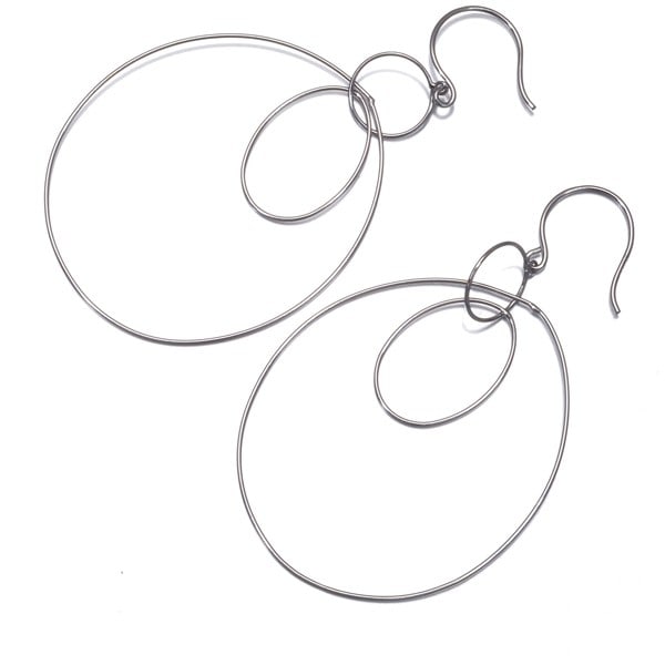 Hook Circle Drop Earrings 18K 750 White Gold: Hook Circle Drop Earrings 18K 750 White Gold 18k white gold earrings with a hook and drop design, showcasing the purity and elegance of high-karat metal. The simplicity of these earring pieces makes