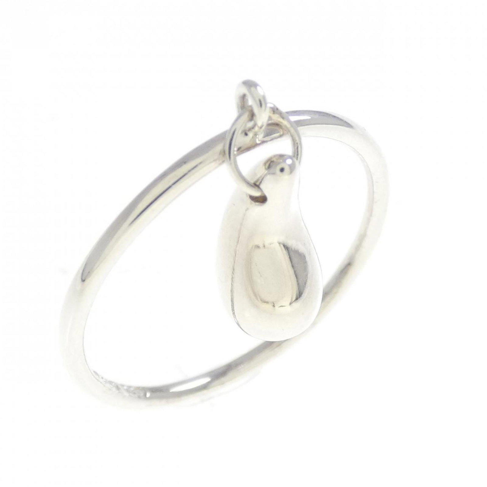 Tiffany Band Ring Silver 925: Tiffany Band Ring Silver 925 Silver 925 band ring from Tiffany, featuring a sleek and modern design. This used item is in like new condition with hardly any traces of usage, making it a great option