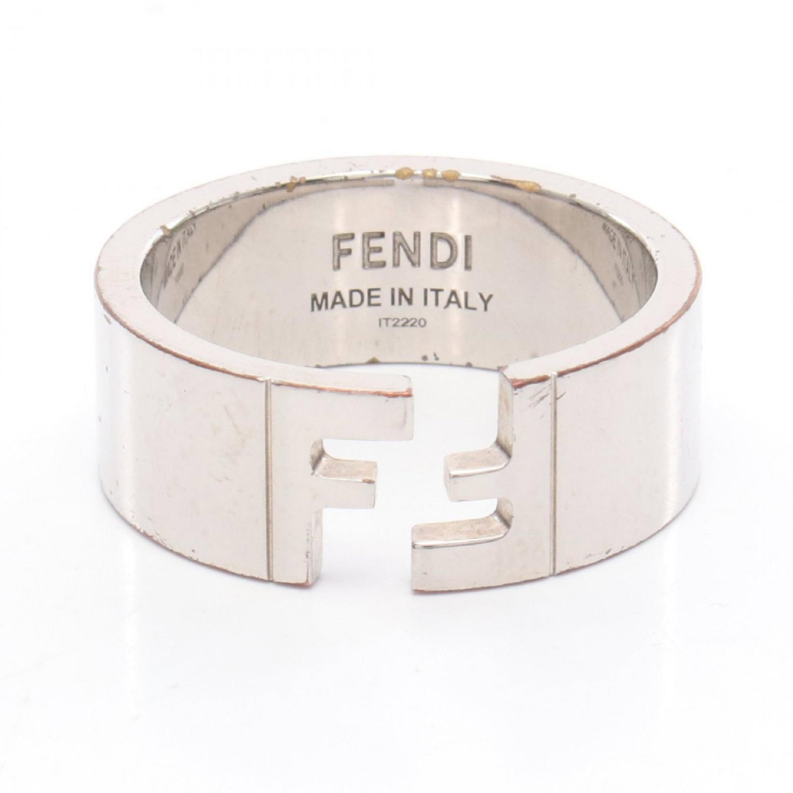 Fendi band ring stainless steel: Fendi band ring stainless steel Stainless steel construction provides durability and resistance to corrosion. The Fendi band ring features a sleek design, bearing the brand's signature style. Traces