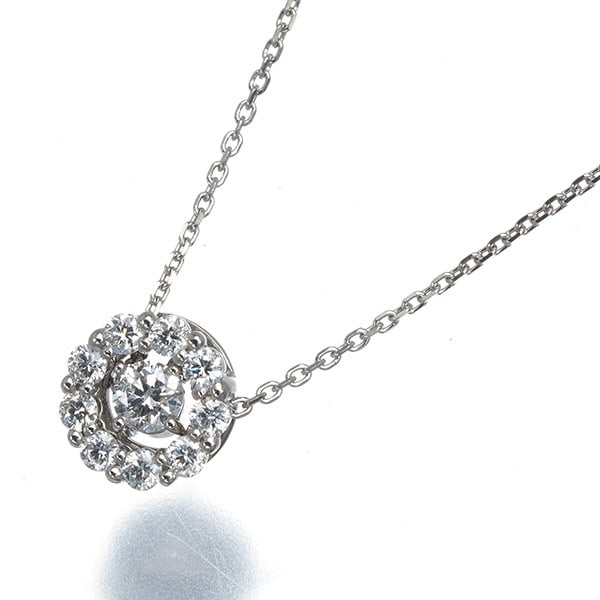 Diamond solitaire necklace circle 3way 900 850 platinum: Diamond solitaire necklace circle 3way 900 850 platinum Platinum solitaire necklace with a natural diamond pendant, showcasing the beauty of a single stone set in a circle design. The 900 purity