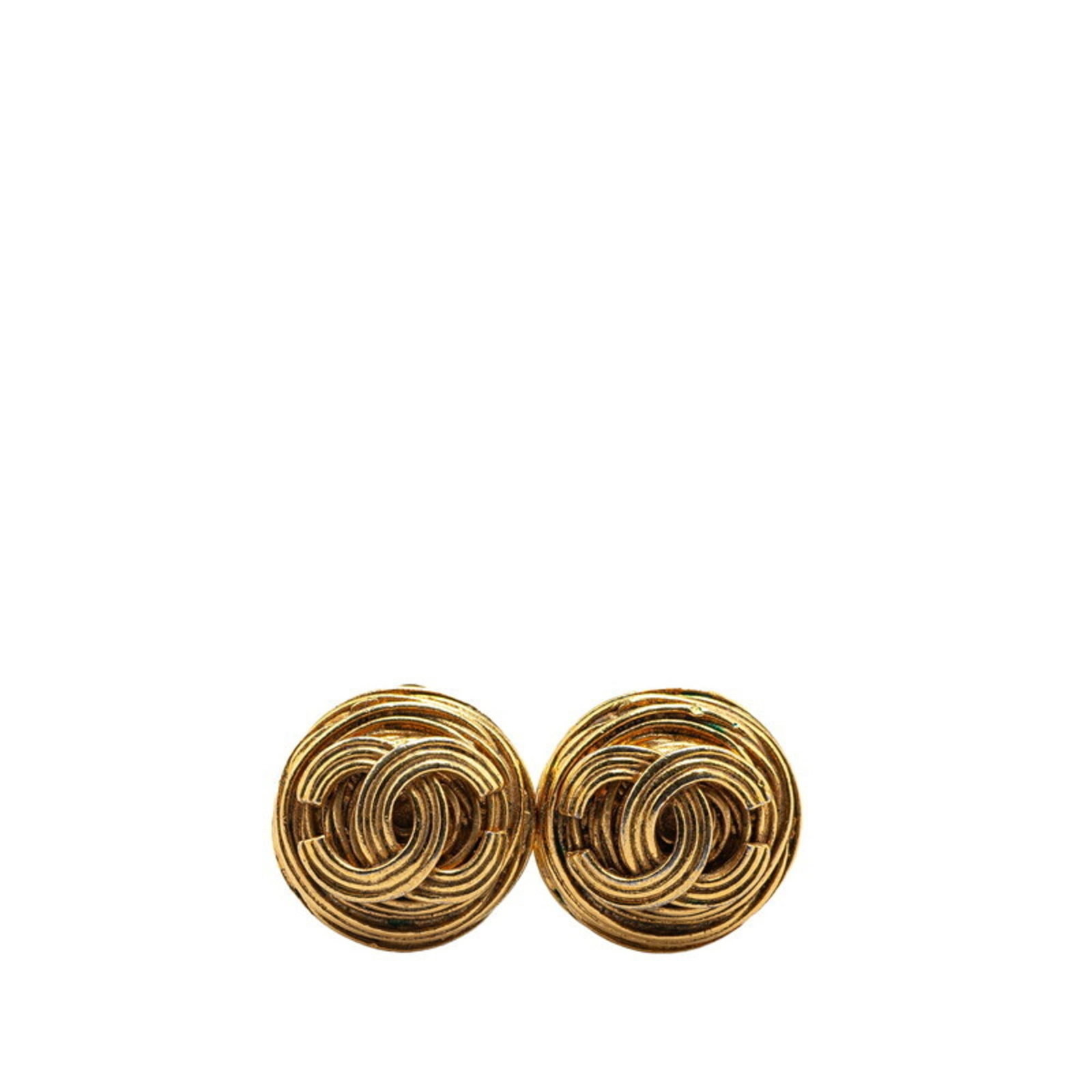 Chanel Clip Earrings: Chanel Clip Earrings Chanel Clip Earrings in Gold feature a sleek, timeless design. Measuring 22.30mm x 22.40mm, these clip earrings showcase the iconic Chanel style with subtle scratches and signs