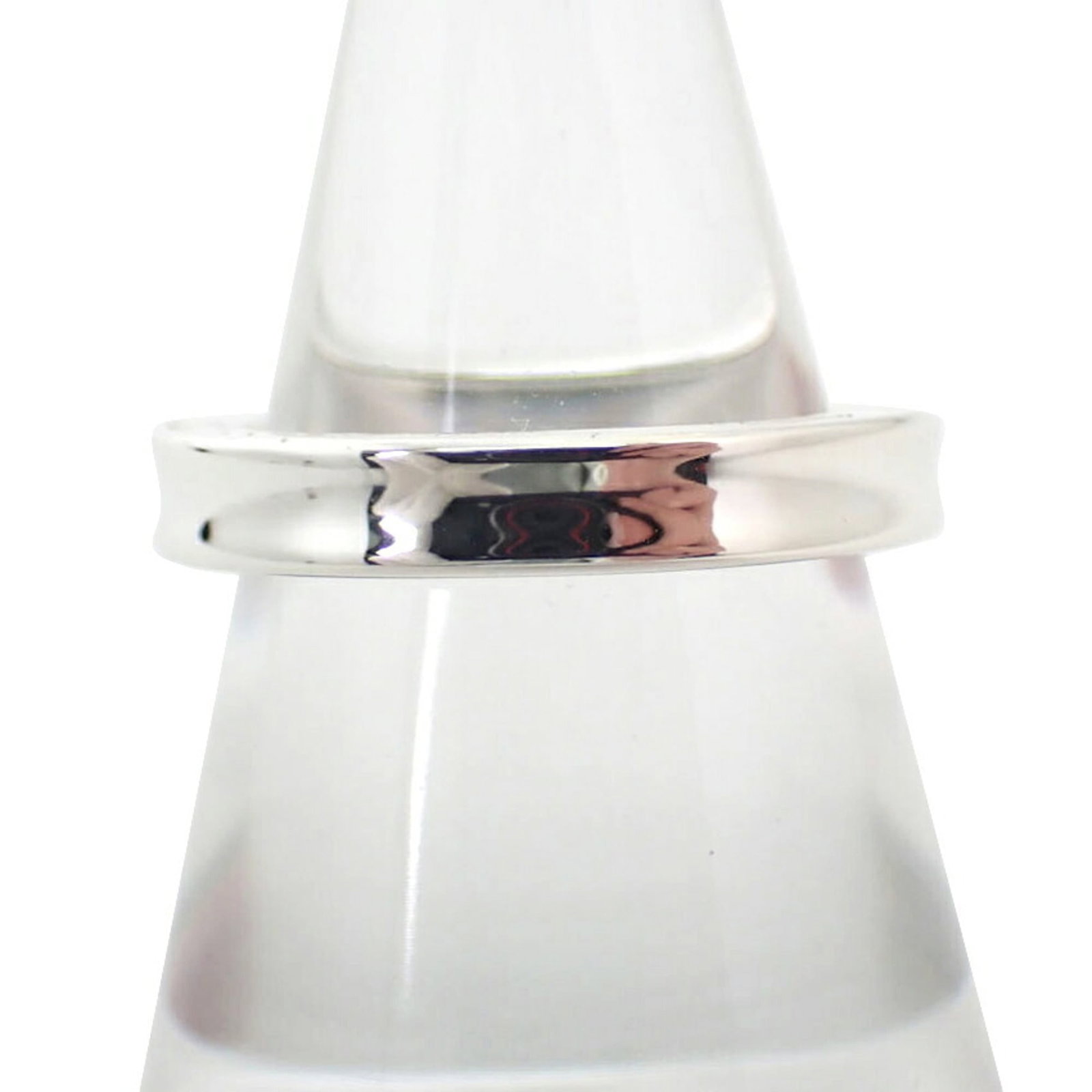 Sterling Silver Ring Tiffany Band: Sterling Silver Ring Tiffany Band Sterling Silver Ring Tiffany Band - A Like New Condition Women's Band with Minimal Signs of Wear. This 925 Sterling Silver ring features a classic design, bearing a s