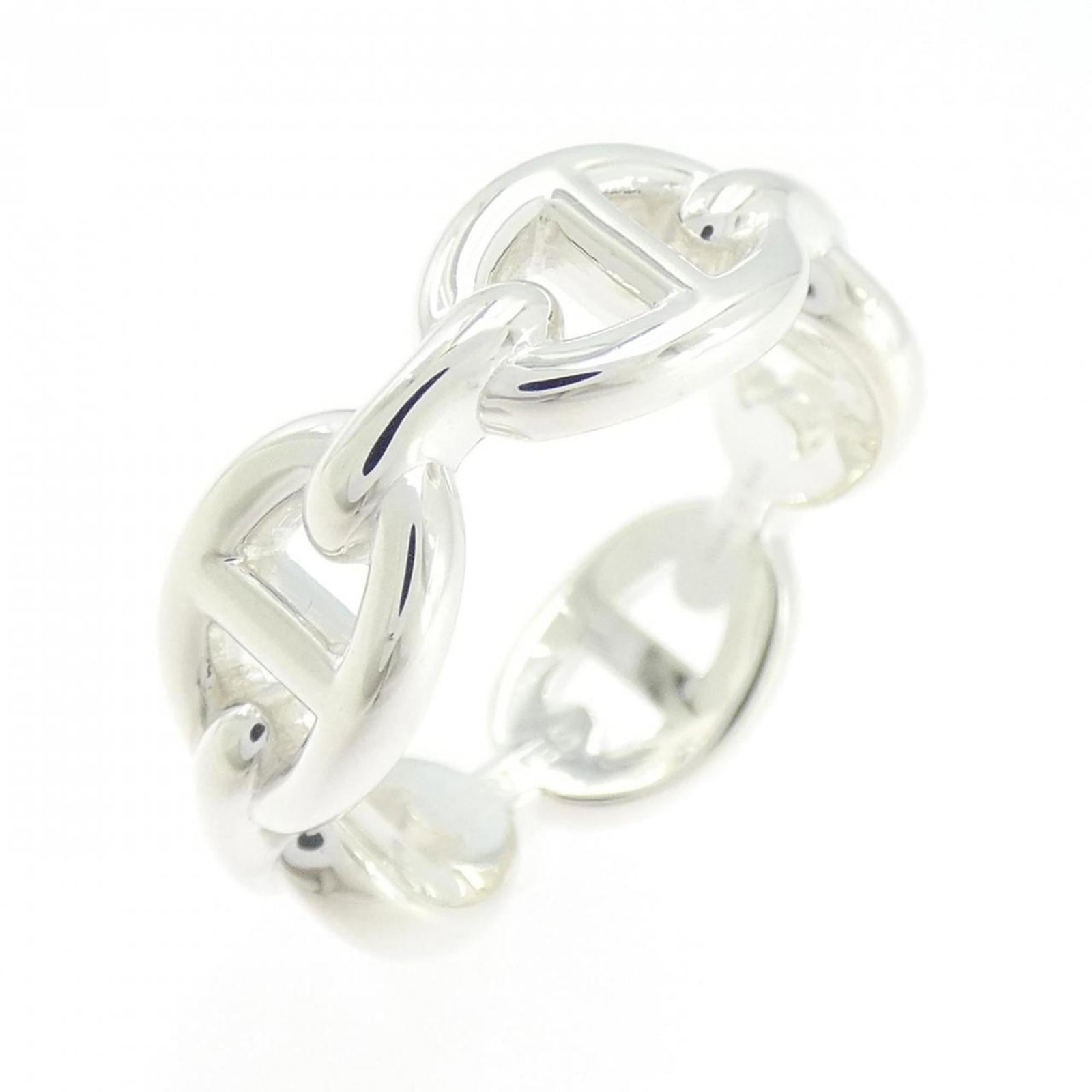 Ring Hermes Silver Band 925: Ring Hermes Silver Band 925 Silver band ring from Hermes, made from high-quality silver (925), with a sleek and modern design. This used item shows hardly any signs of wear and is in like-new