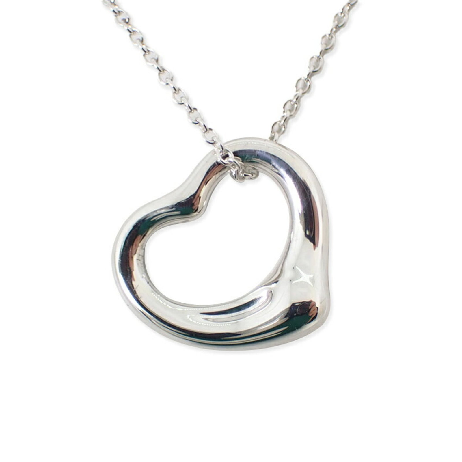 Tiffany Ag925 pendant necklace: Tiffany Ag925 pendant necklace Sterling Silver Tiffany Ag925 pendant necklace with a size of 15.6mm x 14.3mm, featuring a material that ensures durability and a classic design. The necklace has a 41