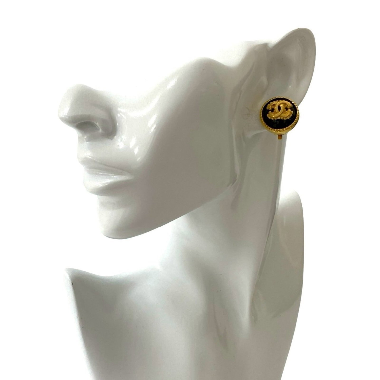Clip earrings gold plating by Chanel: Clip earrings gold plating by Chanel Clip earrings in gold plating by Chanel, featuring a sleek black finish with subtle gold accents. Measuring 18mm x 18mm, these clip earrings showcase the iconic