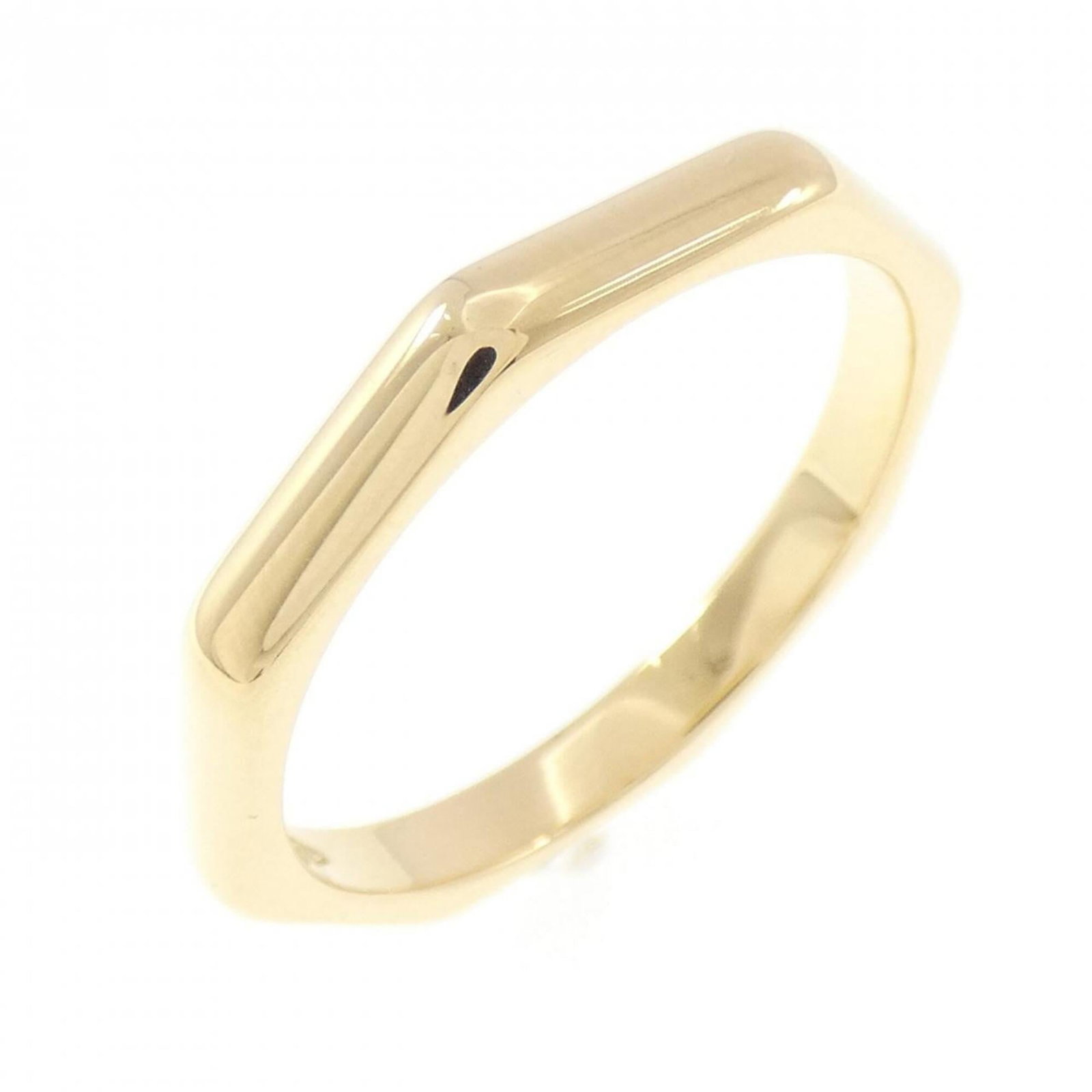 Yellow Gold 18K Bvlgari Wedding Ring: Yellow Gold 18K Bvlgari Wedding Ring Yellow Gold 18K Bvlgari Wedding Ring - A beautiful, like-new condition yellow gold 18K wedding ring from the renowned Italian luxury brand Bvlgari. This stunning
