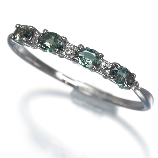 Qvc Ring Alexandrite 0.40Ct Diamond 0.04Ct Us8.5-8.75 950 Platinum: Qvc Ring Alexandrite 0.40Ct Diamond 0.04Ct Us8.5-8.75 950 Platinum This platinum ring showcases a stunning 0.40ct natural Alexandrite main stone, set in high-quality metal with a purity of 950. The