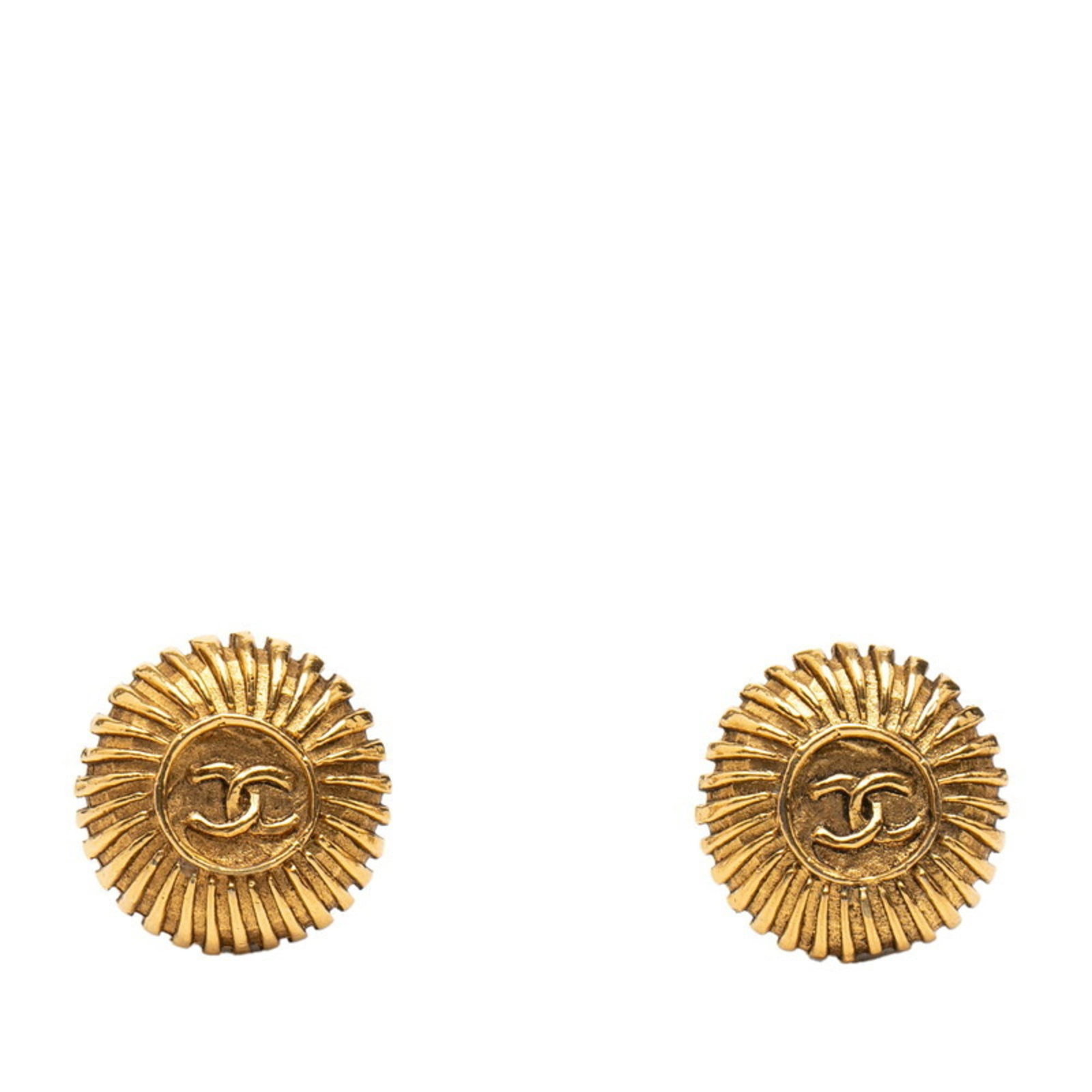 Chanel Clip Earrings: Chanel Clip Earrings Gold Clip Earrings from Chanel, featuring a classic design with traces of usage and minor scratches. The earrings measure 24.10mm x 23.60mm and have a worn appearance consistent