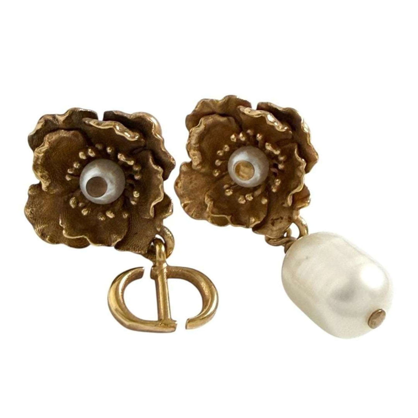 Dior Stud Earrings Metal Pearl Artificial Christian: Dior Stud Earrings Metal Pearl Artificial Christian Stud earrings featuring artificial pearl and metal details, bearing the Christian Dior brand. The item has some minor scratches and dirt but