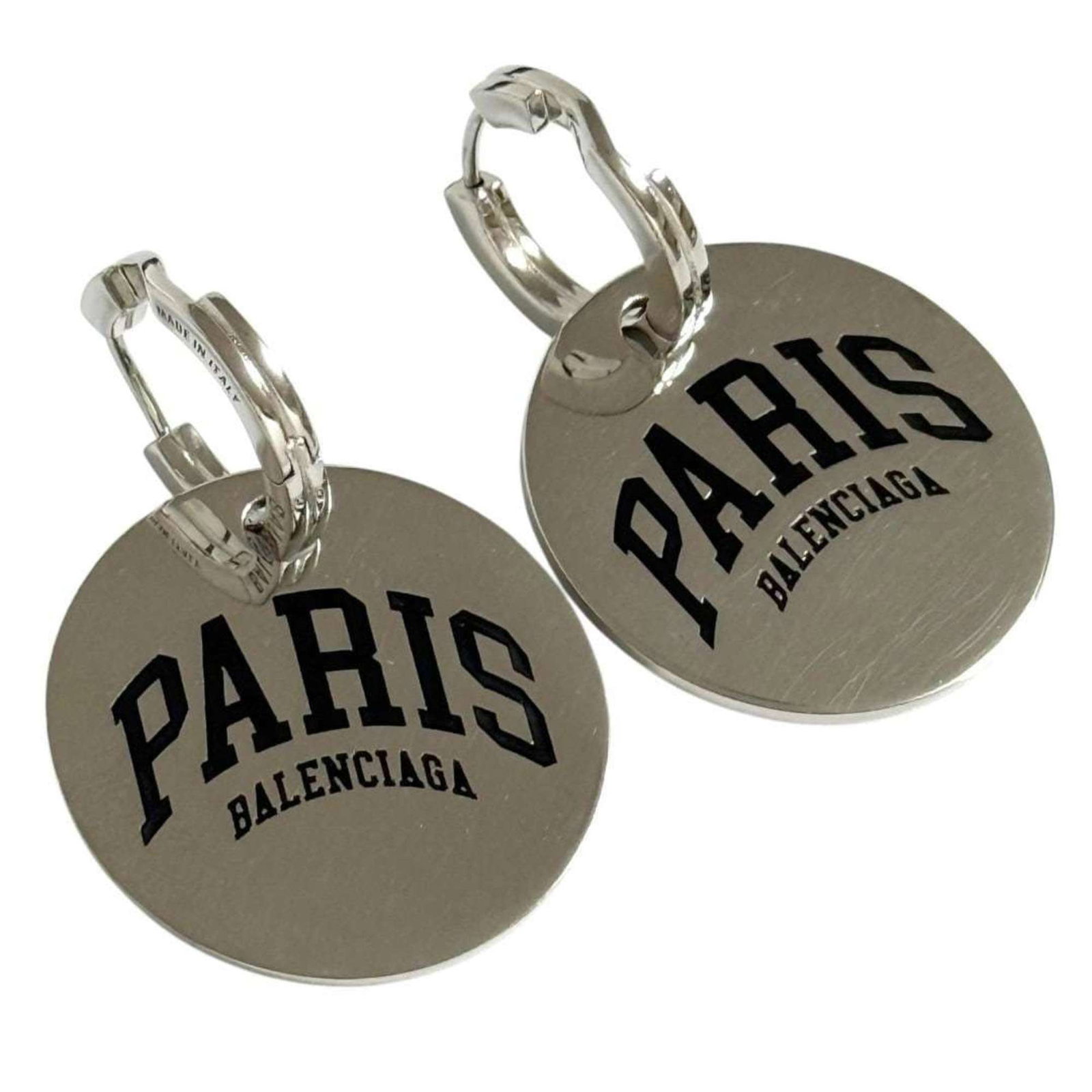 Earrings Drop Metal Balenciaga: Earrings Drop Metal Balenciaga Drop metal earrings from Balenciaga, featuring a silver finish and precise measurements at 43.00mm x 28.00mm. With some minor signs of usage, these earrings still