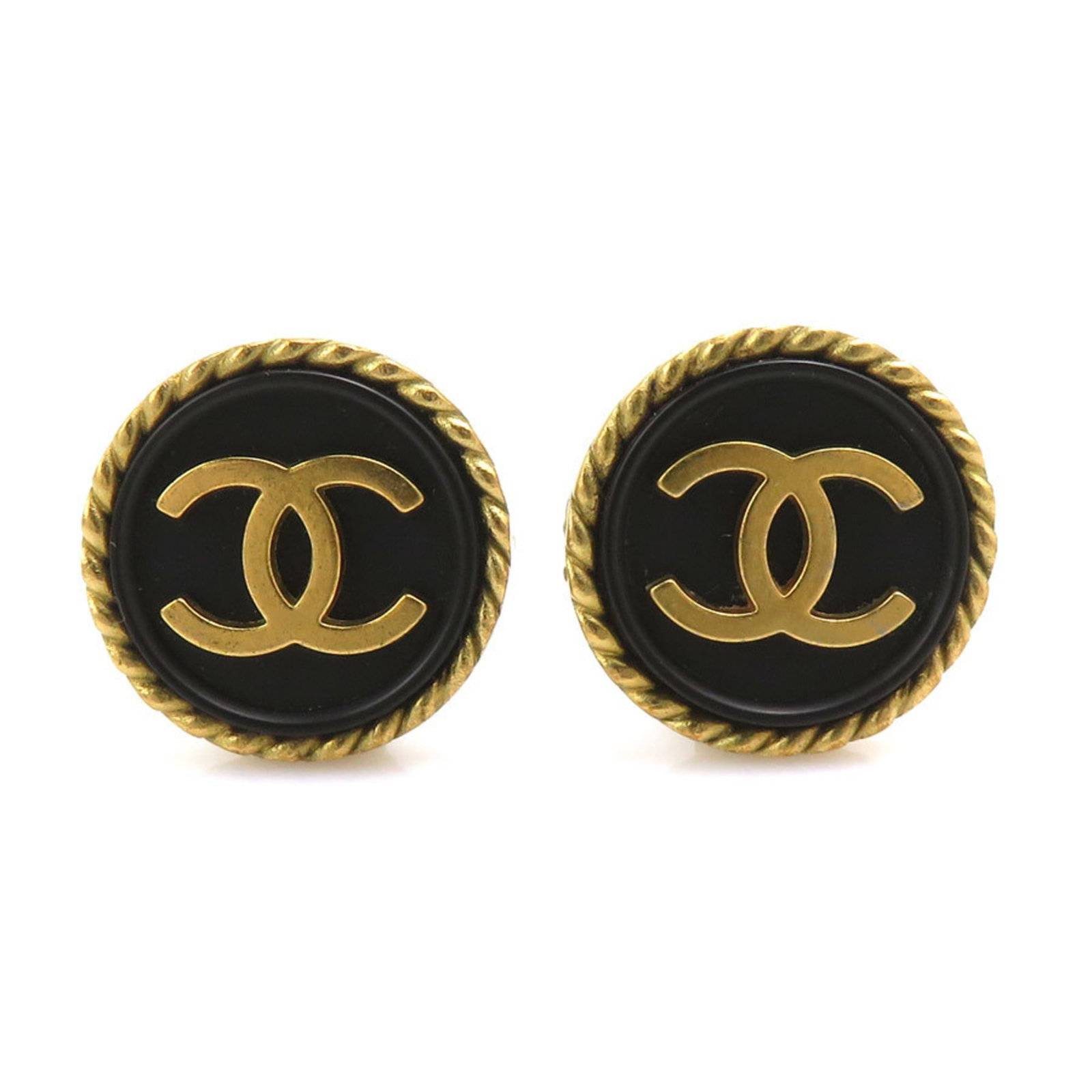Metal clip earrings by Chanel: Metal clip earrings by Chanel Metal clip earrings by Chanel, featuring a sleek black and gold design with a diameter of 20mm. The earrings have been used and show traces of wear, including scratches