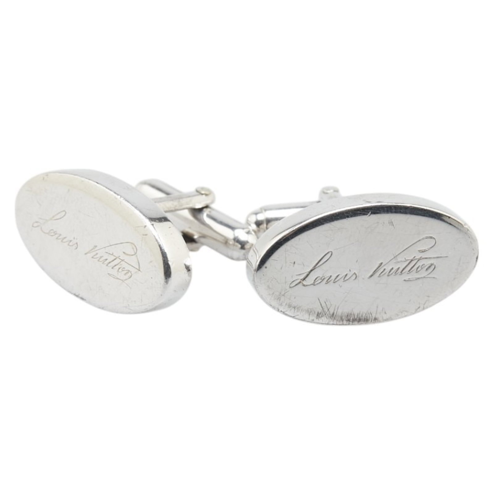 Louis Vuitton cufflinks silver 925: Louis Vuitton cufflinks silver 925 Silver 925 Louis Vuitton cufflinks with visible traces of usage and minor scratches, bearing the signature of the brand. Made from high-quality silver, these