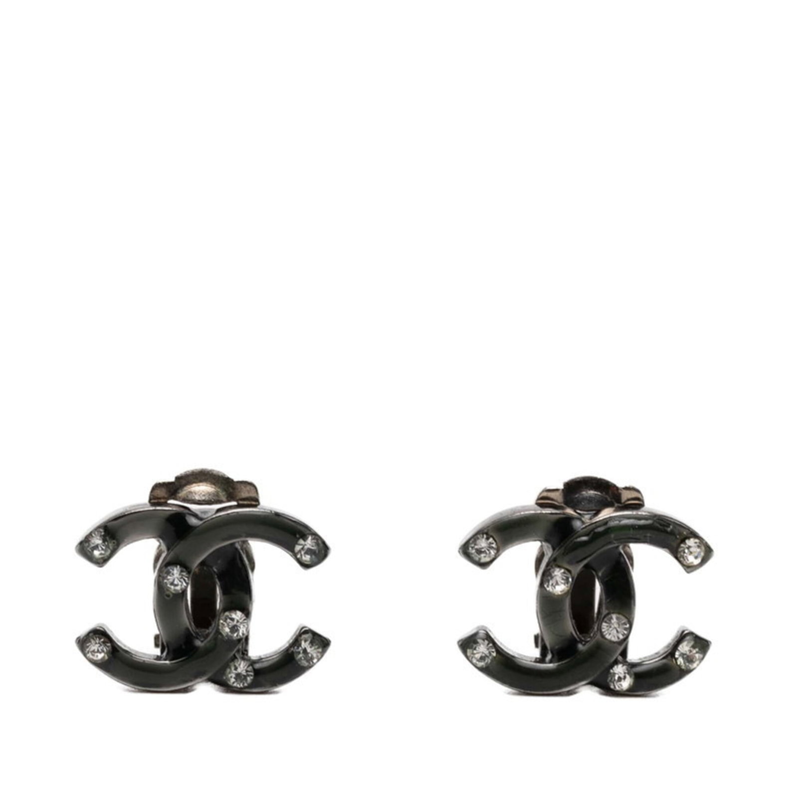 Metal Rhinestone Clip Chanel Earrings: Metal Rhinestone Clip Chanel Earrings Metal Rhinestone Clip Chanel Earrings feature intricate metal and rhinestone details in a striking green hue, complemented by a silver finish. The earrings are ma