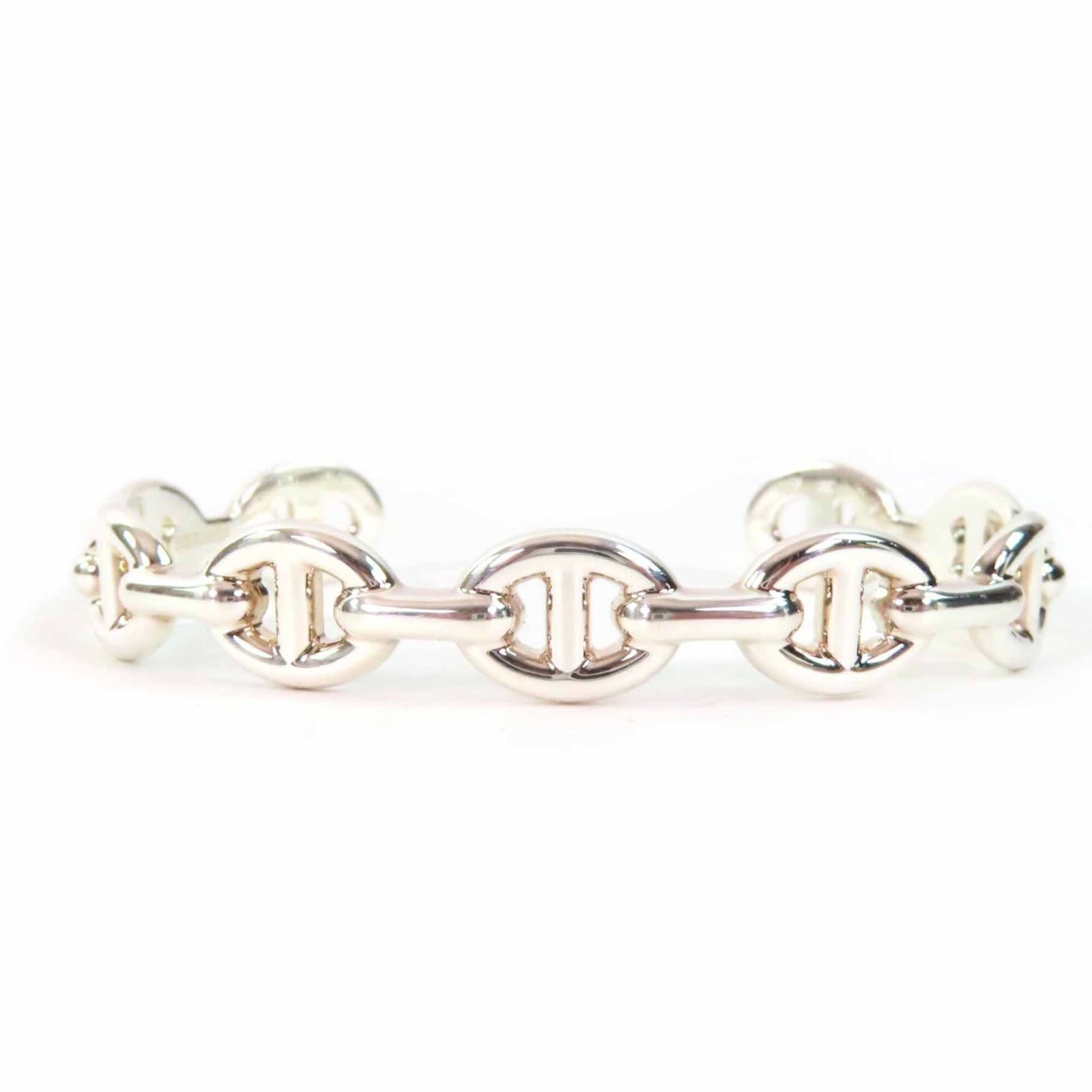 Hermes Bangle Silver 925: Hermes Bangle Silver 925 Silver 925 bangle from Hermes, featuring a sleek and modern design. Made from high-quality silver, this bangle measures 13cm in length and boasts a classic look that suits var