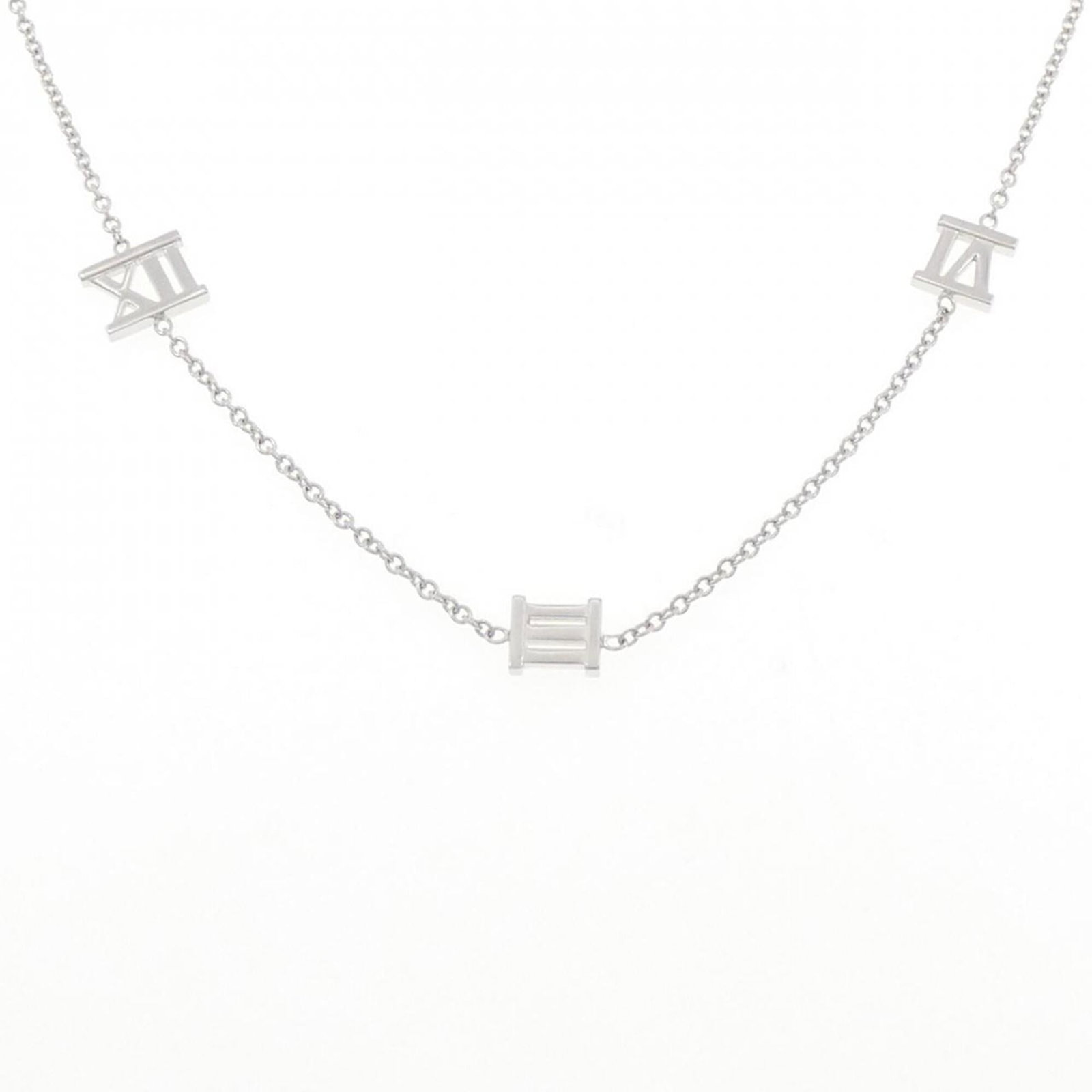 Tiffany New Open Atlas Necklace: Tiffany New Open Atlas Necklace Tiffany New Open Atlas Necklace features a striking design with intricate details, set against a white gold (18K) backdrop. The necklace boasts a 41 cm / 16.14'' neck c