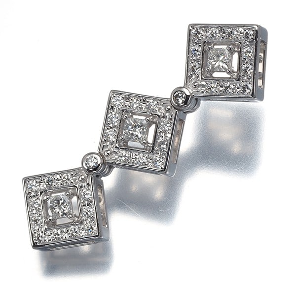 Tasaki Pendant Diamond 0.53Ct 2Way Square 18K 750 White Gold: Tasaki Pendant Diamond 0.53Ct 2Way Square 18K 750 White Gold Tasaki Pendant Diamond 0.53Ct 2Way Square 18K 750 White Gold - A stunning 18k white gold pendant featuring a natural diamond with a weight