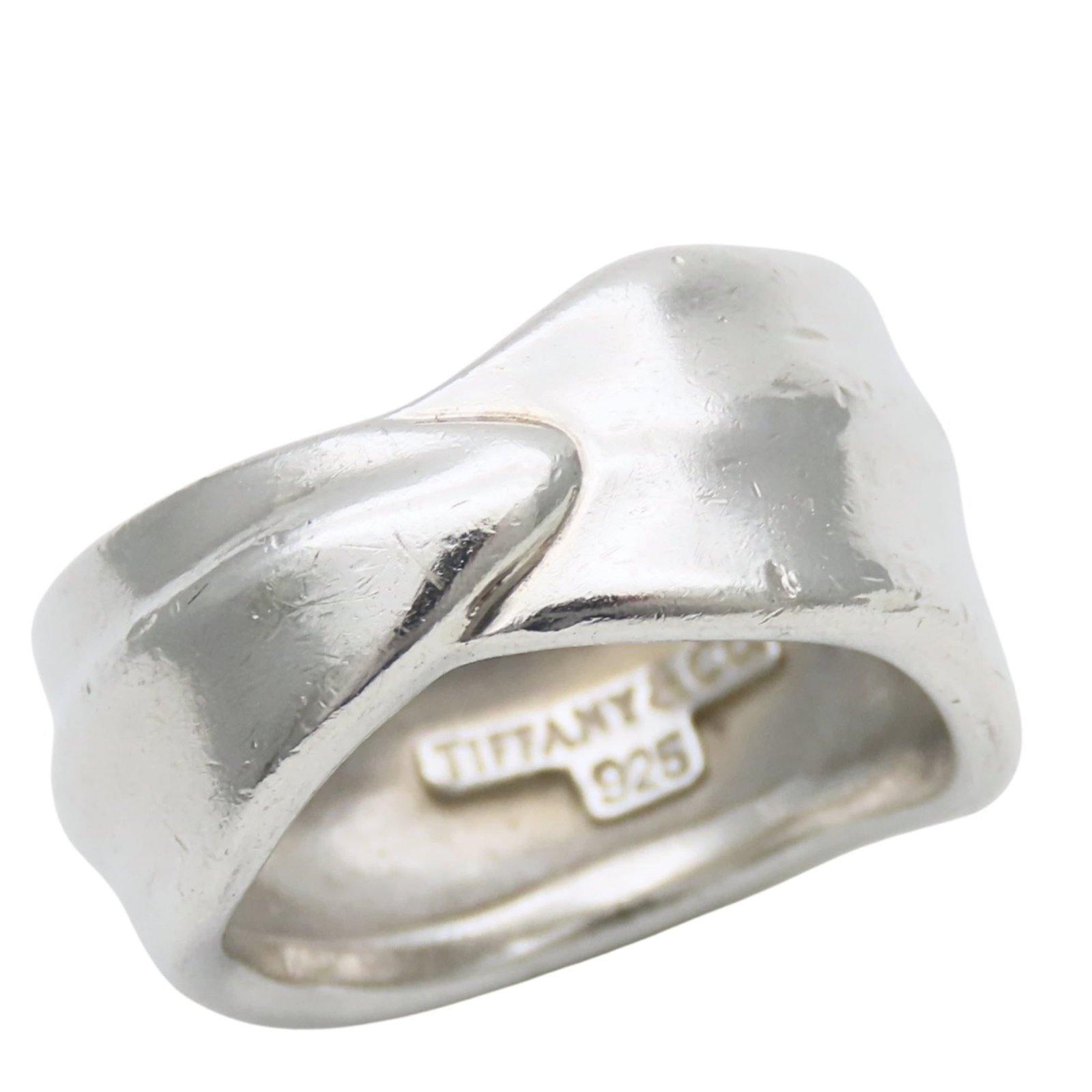 Tiffany Band Ring Silver 925: Tiffany Band Ring Silver 925 Silver band ring from Tiffany, made with high-quality silver 925 material. The ring features a classic design and bears a signature, adding a touch of elegance to any