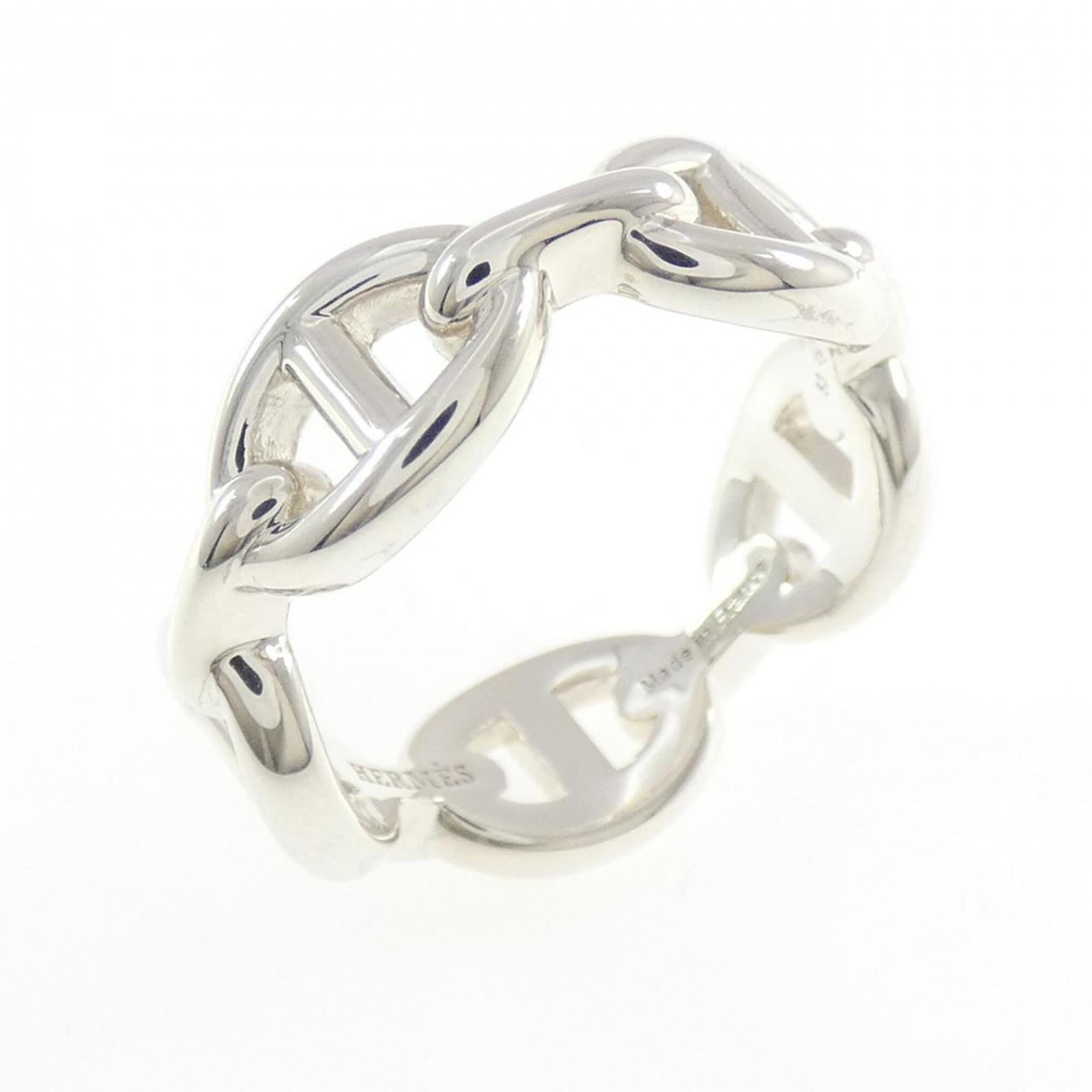Ring Hermes Silver Band 925: Ring Hermes Silver Band 925 Silver band ring from Hermes, made from high-quality silver (925). This stylish accessory features a sleek design and bears a signature. In excellent condition, with