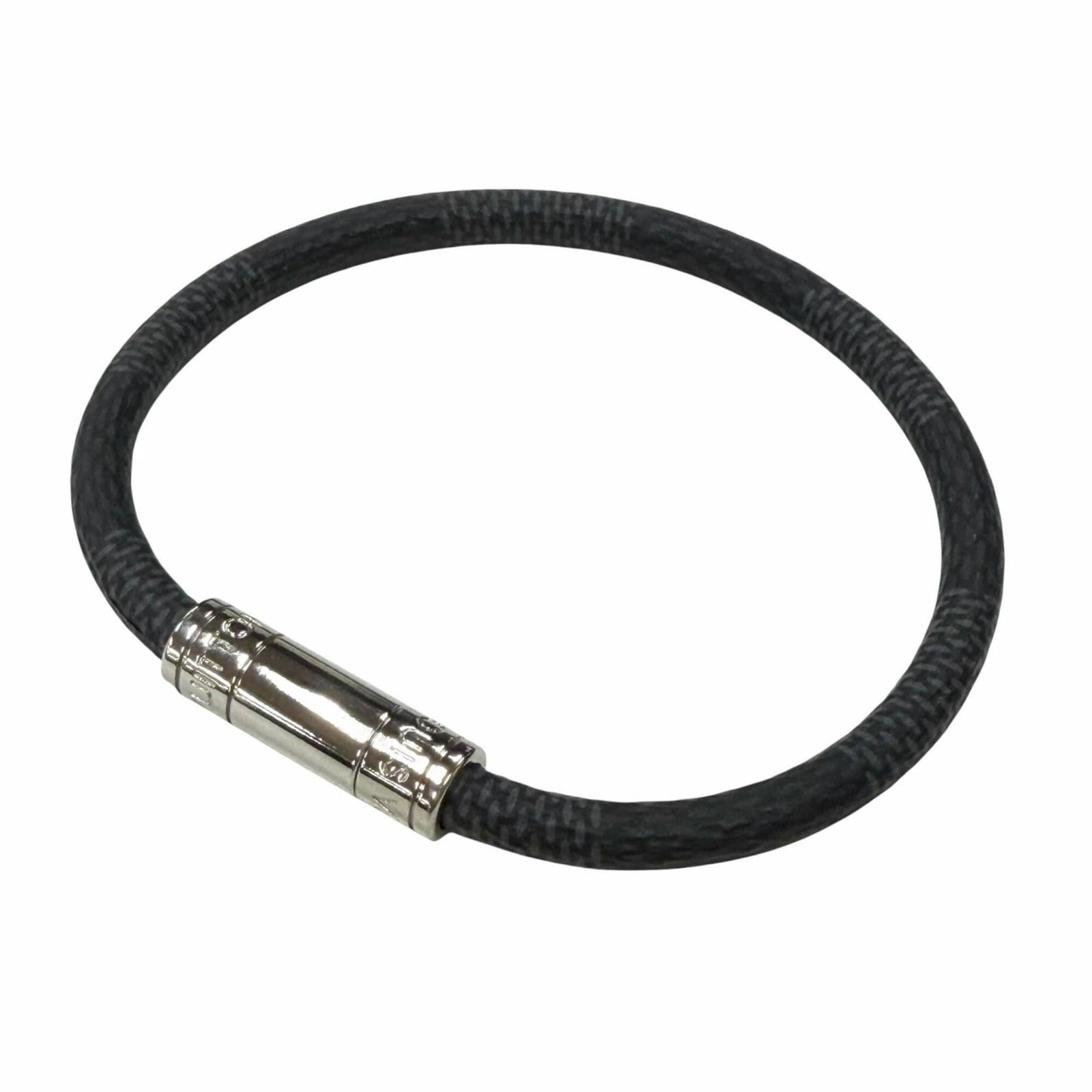 Canvas Damier Graphite Bangle Louis: Canvas Damier Graphite Bangle Louis Canvas Damier Graphite Bangle Louis Vuitton features a unique canvas and damier graphite design in black and silver, measuring 17.5cm in length. This pre-owned