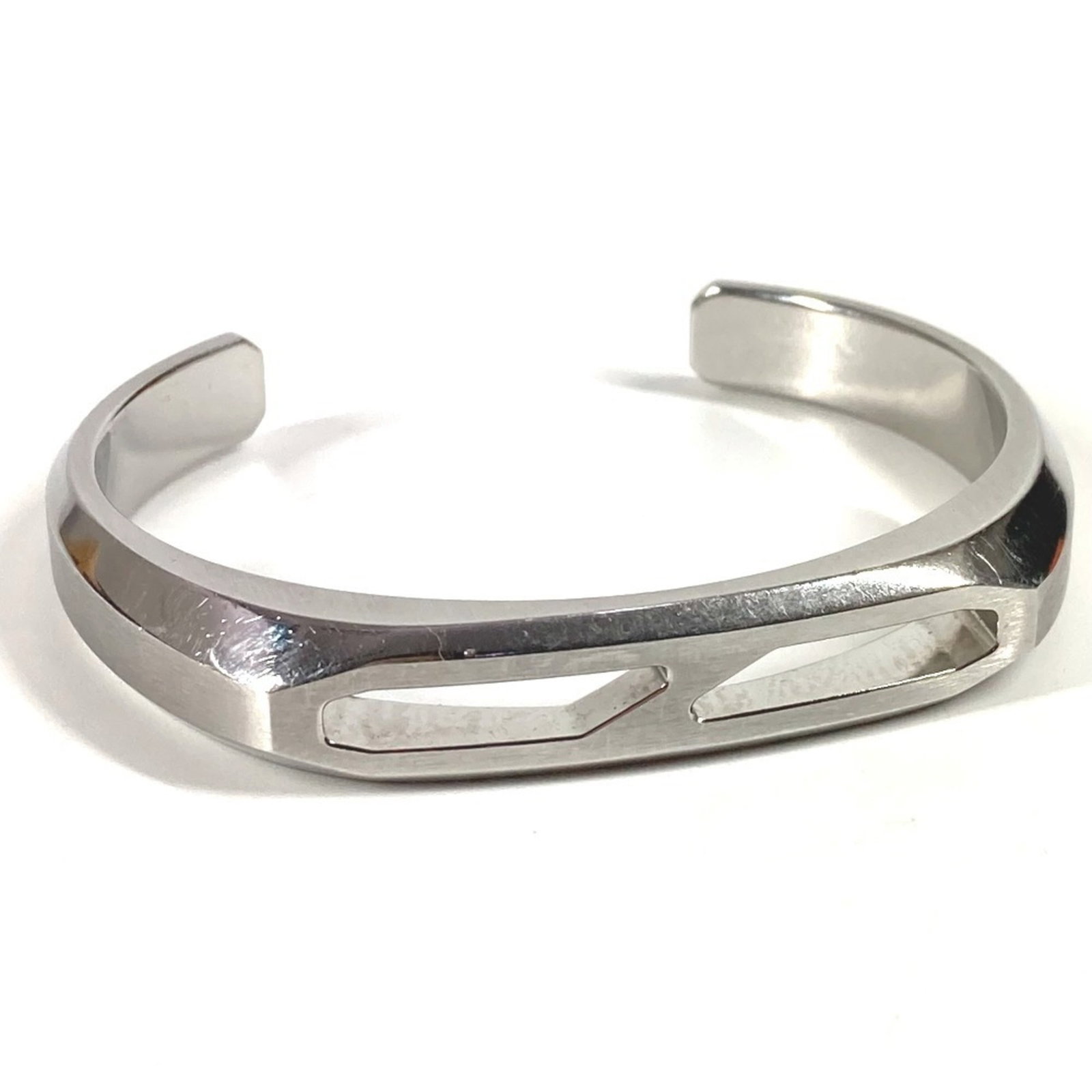 Hermes Cuff Bracelet Stainless Steel: Hermes Cuff Bracelet Stainless Steel Stainless steel craftsmanship meets timeless elegance in this Hermes cuff bracelet, featuring a sleek silver finish and durable construction. With its classic desi