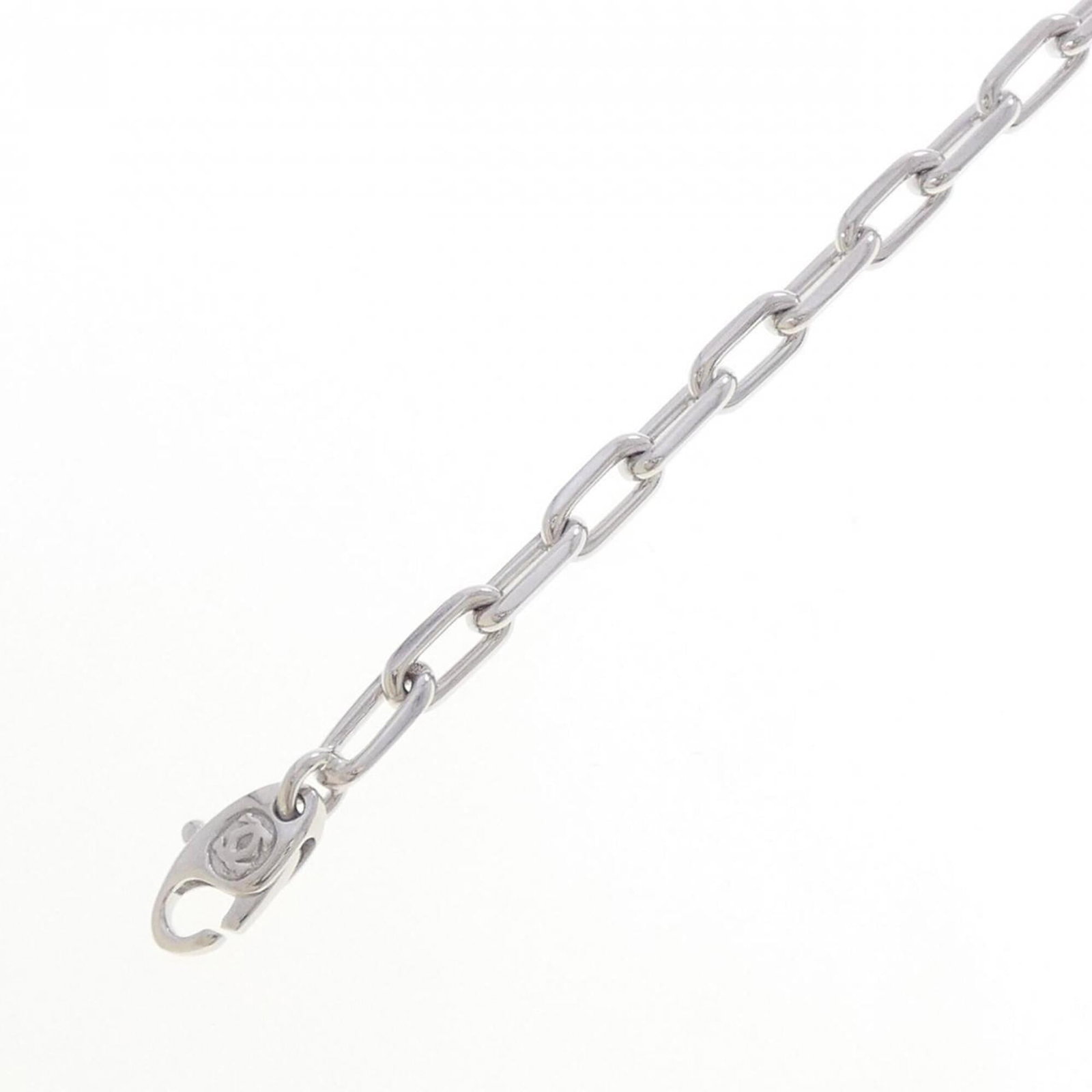 Cartier Charm Bracelet White Gold (18K): Cartier Charm Bracelet White Gold (18K) Cartier Charm Bracelet in White Gold (18K) features a sleek design with a 4.6mm width and 13.7g weight, making it a stylish accessory for everyday wear. The bra