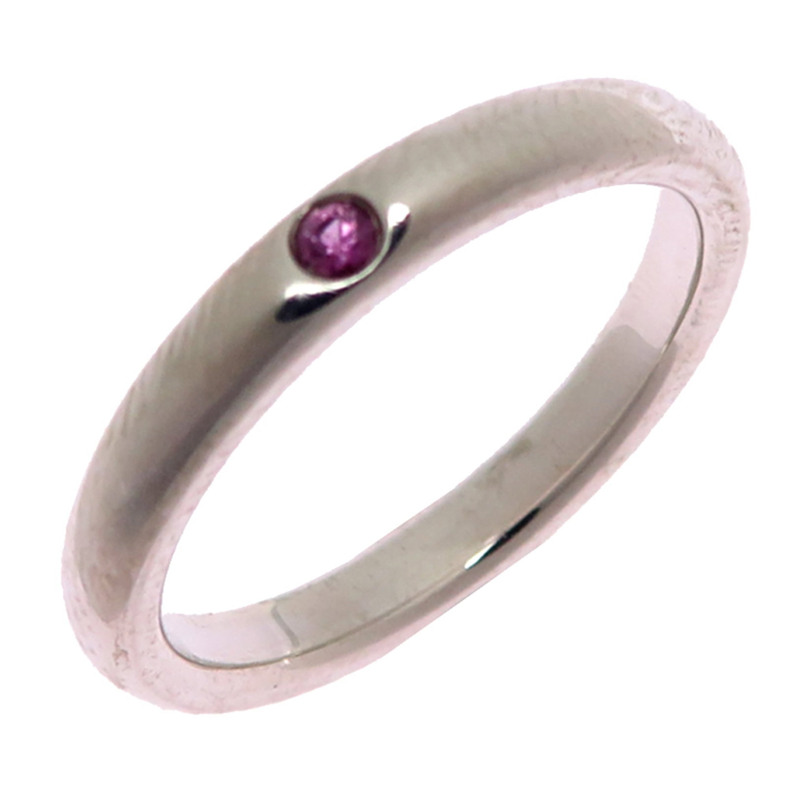 Tiffany Band Ring Silver 925: Tiffany Band Ring Silver 925 Silver 925 band ring with a beautiful ruby stone, bearing the Tiffany brand. The ring has some minor scratches and dirt, but remains in very good condition overall. A clas