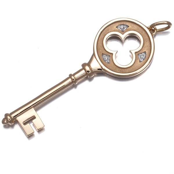 Tiffany&Co. Pendant Diamond Tiffany Keys - Clover Key Charm 18K Rg/ Wg: Tiffany&Co. Pendant Diamond Tiffany Keys - Clover Key Charm 18K Rg/ Wg 18k gold multi-tone pendant featuring the iconic Tiffany Keys - Clover Key design, adorned with a natural diamond. The charm