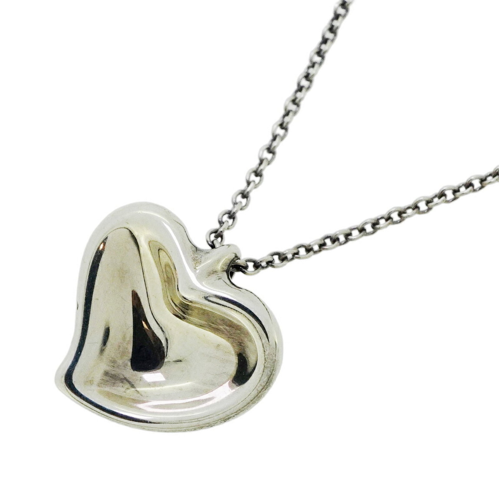 Silver full heart necklace women's tiffany co.: Silver full heart necklace women's tiffany co. Silver full heart necklace with Tiffany & Co. branding, featuring a 13mm x 13.9mm pendant in a 41cm circumference chain made from 925 silver. The