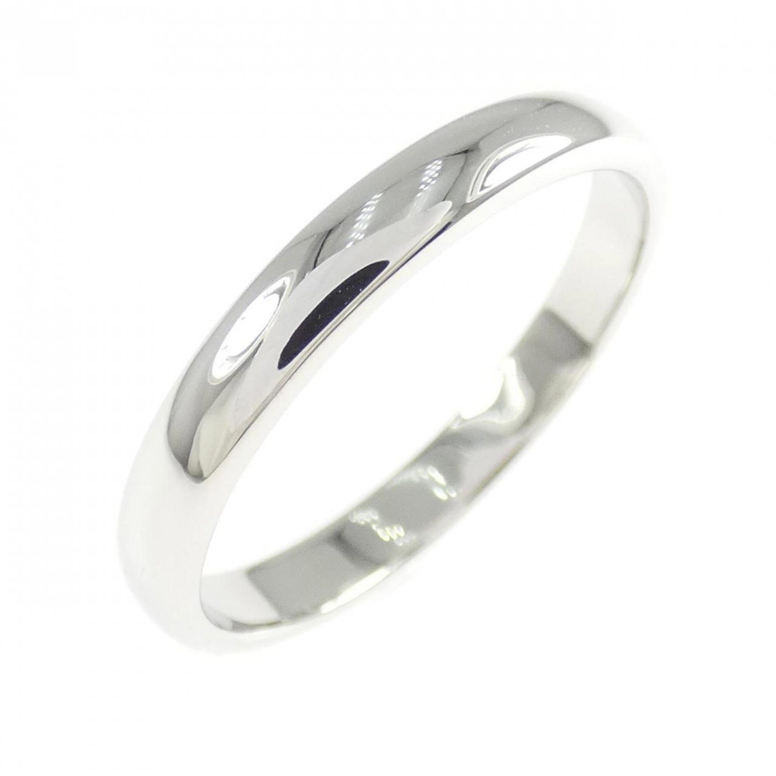 Platinum ring by Tiffany band: Platinum ring by Tiffany band Platinum ring by Tiffany features a band design made from high-quality platinum, available in US size 8.5. This used item has hardly any traces of usage and is presented 