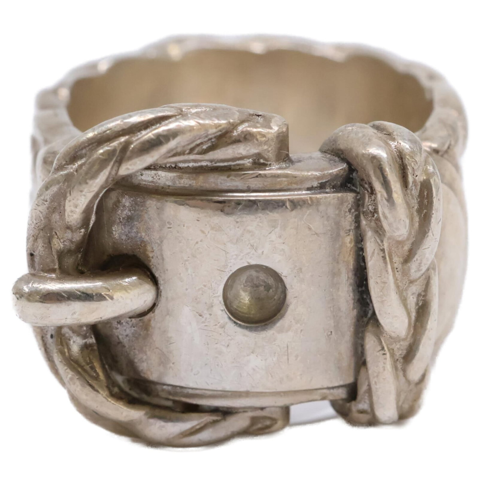 Ring Hermes Silver Band 925: Ring Hermes Silver Band 925 Silver band ring from Hermes, made of sterling silver (925), with a classic design. The ring bears traces of usage and minor scratches, but remains in good condition overal