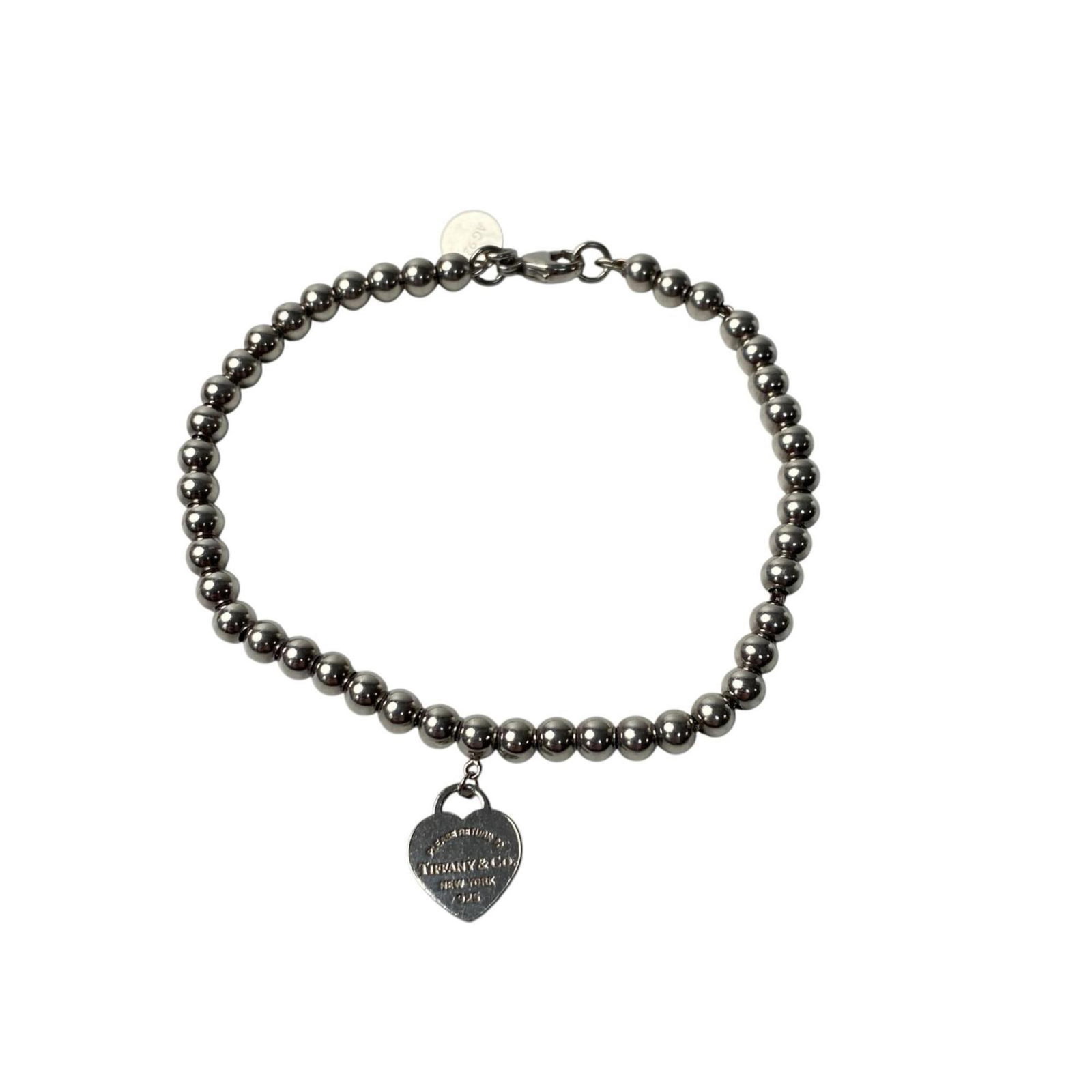 Charm Tiffany Bracelet 925 Silver: Charm Tiffany Bracelet 925 Silver Charm Tiffany Bracelet 925 Silver features a silver 925 material, measuring 17cm in length and weighing 6.1g. The bracelet bears some scratches and dirt, but remains 