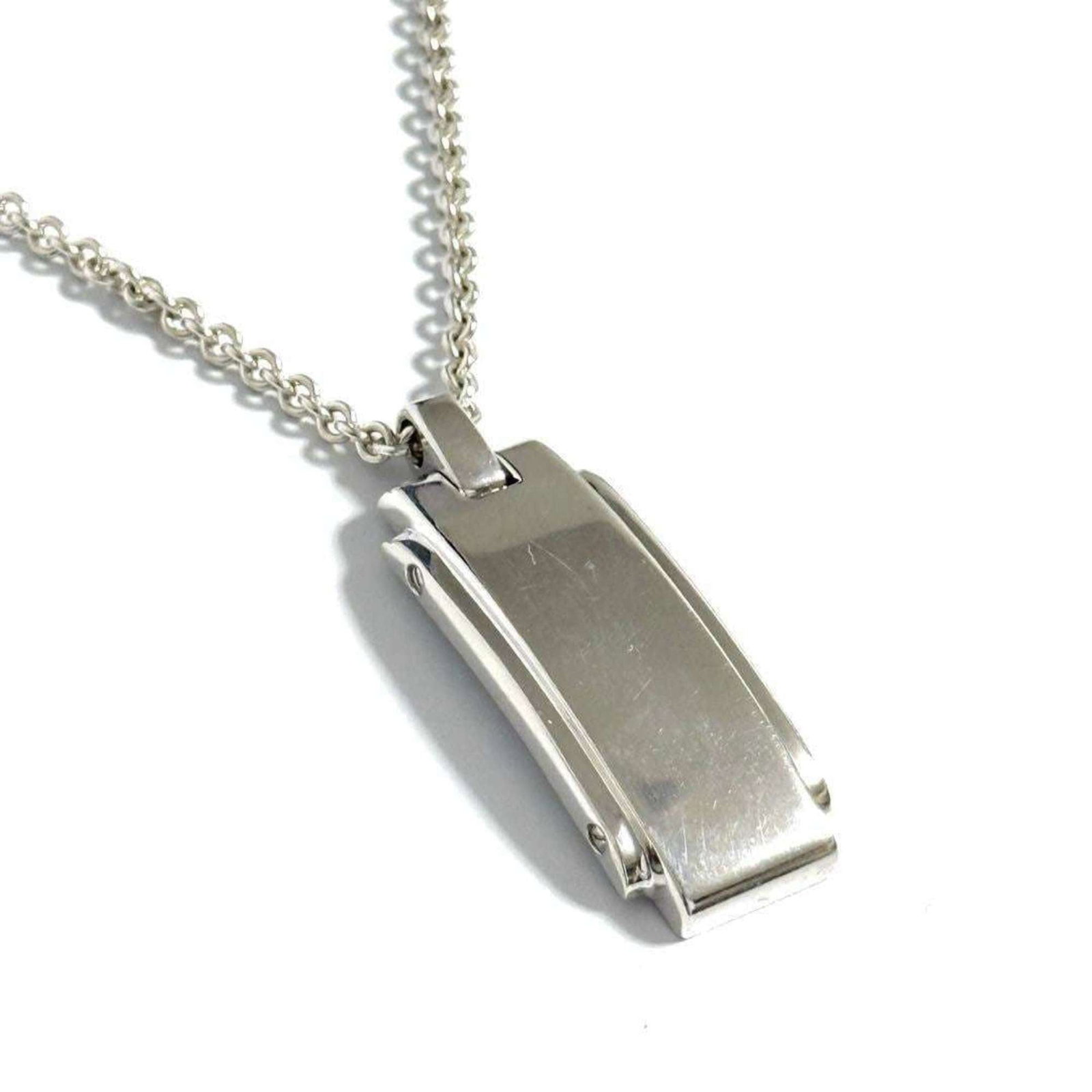 Men's Sterling Silver Plate Necklace Pendant: Men's Sterling Silver Plate Necklace Pendant Sterling silver plate necklace pendant, crafted from high-quality material, features a beautiful design. The item bears a signature and has a neck