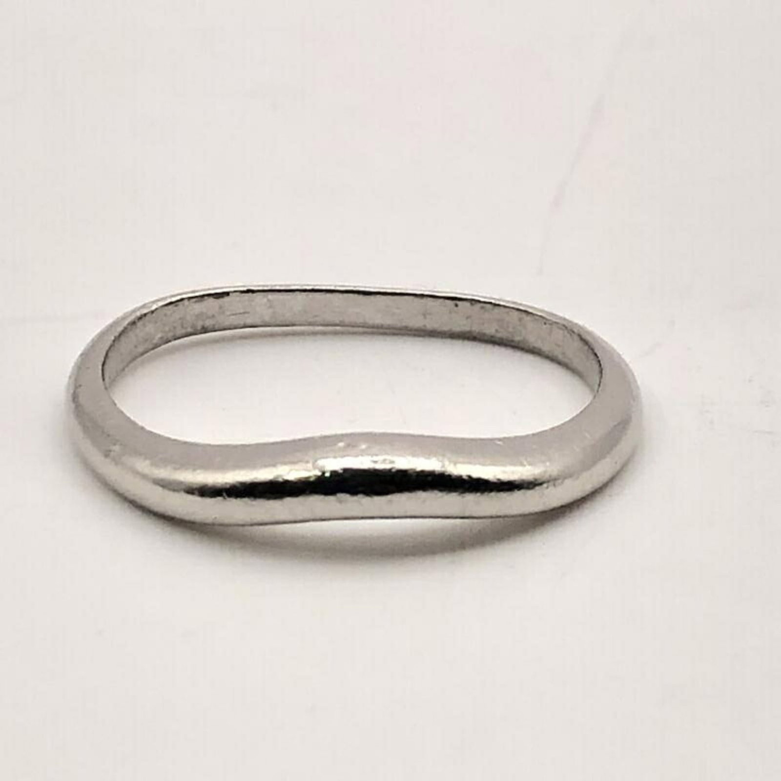 Bvlgari Corona Ring #11 Silver Pt950 Bulgari: Bvlgari Corona Ring #11 Silver Pt950 Bulgari Silver Pt950 Bulgari ring with Bvlgari Corona design, made from platinum and featuring a unique silver finish. The ring bears traces of usage and minor scr