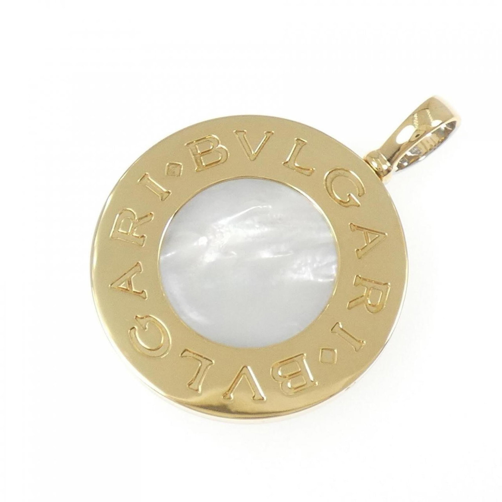 Bvlgari Pendant: Bvlgari Pendant Bvlgari Pendant - A Timeless Elegance. This 18K yellow gold pendant features mother of pearl and onyx, set in a stainless steel frame, measuring 47.4mm x 34.9mm. With its unique combin