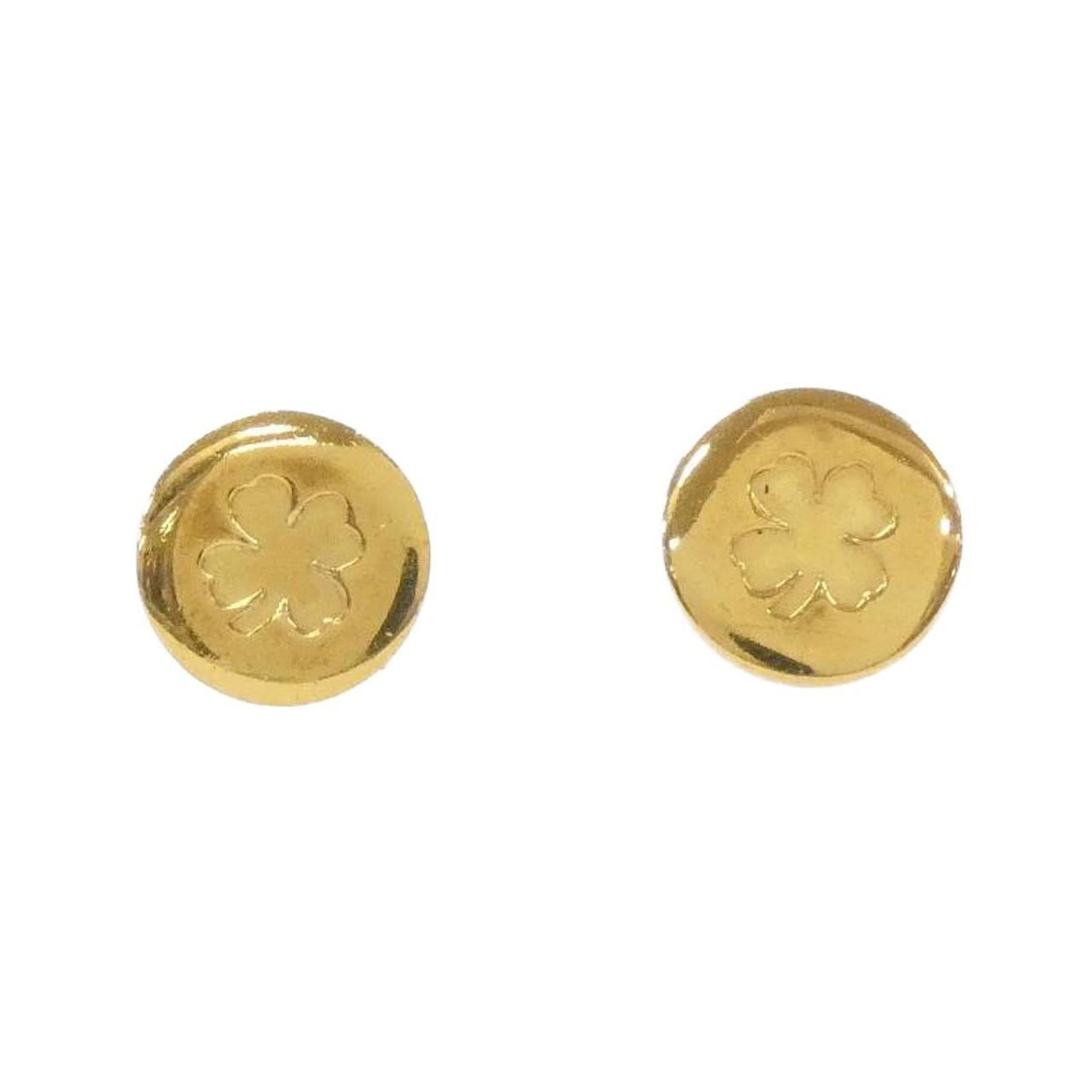 Chanel Clip Earrings: Chanel Clip Earrings Gold clip earrings from the iconic Chanel brand, featuring a timeless design with clean lines and subtle elegance. With a size of 20.00mm x 20.00mm, these earrings are a compact