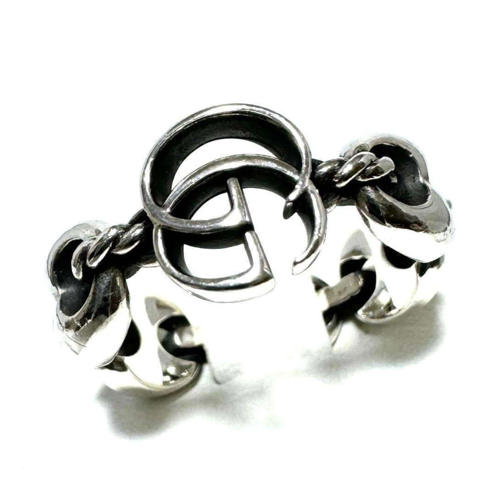 Gucci ring band silver 925: Gucci ring band silver 925 Silver 925 band ring from Gucci, featuring a sleek and modern design. The ring shows some signs of usage, including minor scratches and dirt, but remains in very good condit