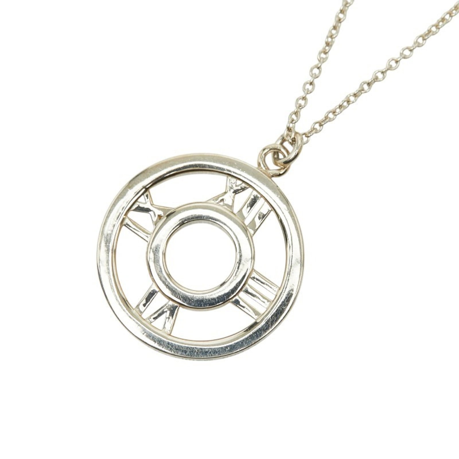 Women's silver round necklace Sv925 atlas from Tiffany & Co.: Women's silver round necklace Sv925 atlas from Tiffany & Co. Silver round necklace from Tiffany & Co., featuring the iconic Atlas design, crafted in high-quality 925 silver. The necklace boasts a