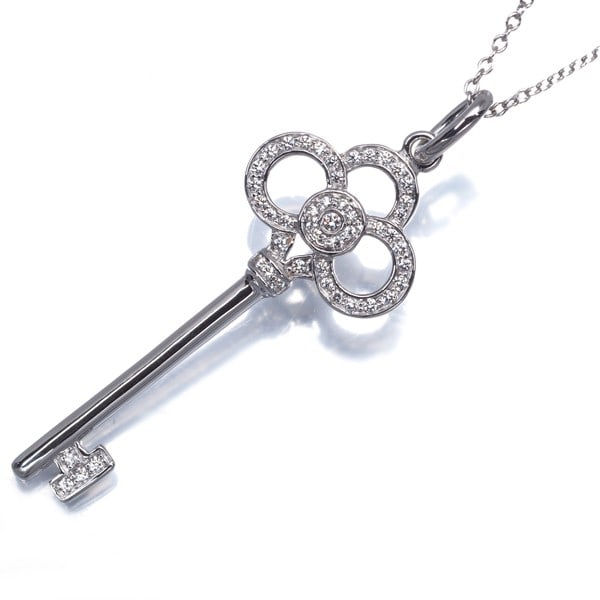 Tiffany&Co. Necklace Diamond Tiffany Keys Crown Key 18K 750 White Gold: Tiffany&Co. Necklace Diamond Tiffany Keys Crown Key 18K 750 White Gold Tiffany & Co. Necklace Diamond Tiffany Keys Crown Key 18K 750 White Gold features a stunning natural diamond pendant in the shape