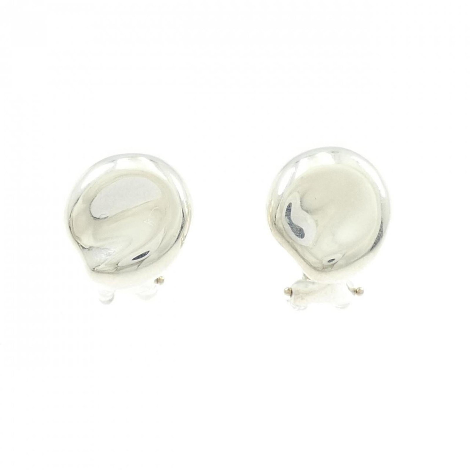 Tiffany Nugget Earrings: Tiffany Nugget Earrings Tiffany Nugget Earrings are crafted from silver and feature a 12.30mm x 11.60mm stone, making them a striking accessory for women. The earrings have some minor scratches and