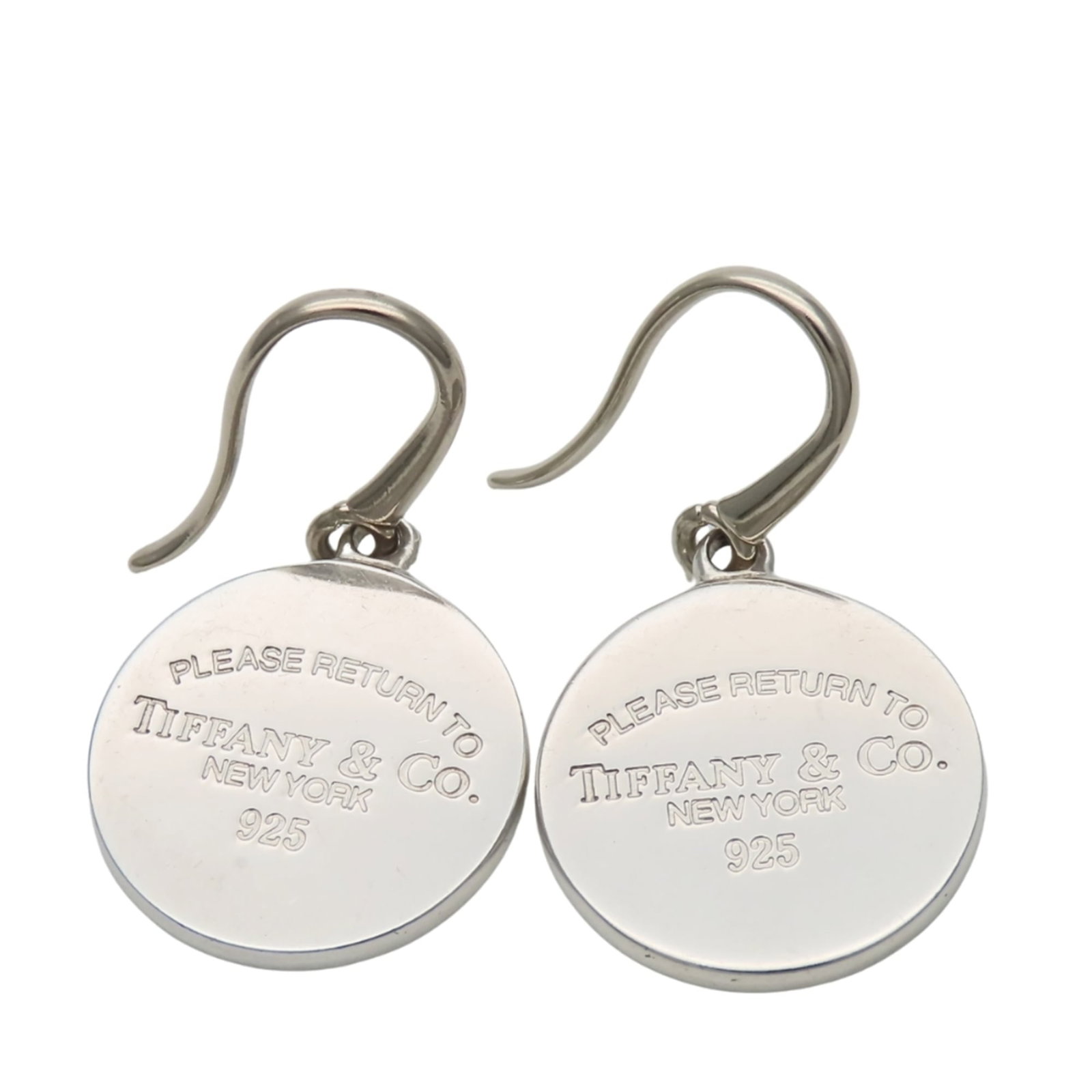 Tiffany Chain Earrings Silver 925: Tiffany Chain Earrings Silver 925 Silver 925 chain earrings from Tiffany, featuring a delicate design with subtle scratches and traces of usage, adding to their unique character. Weighing approximatel