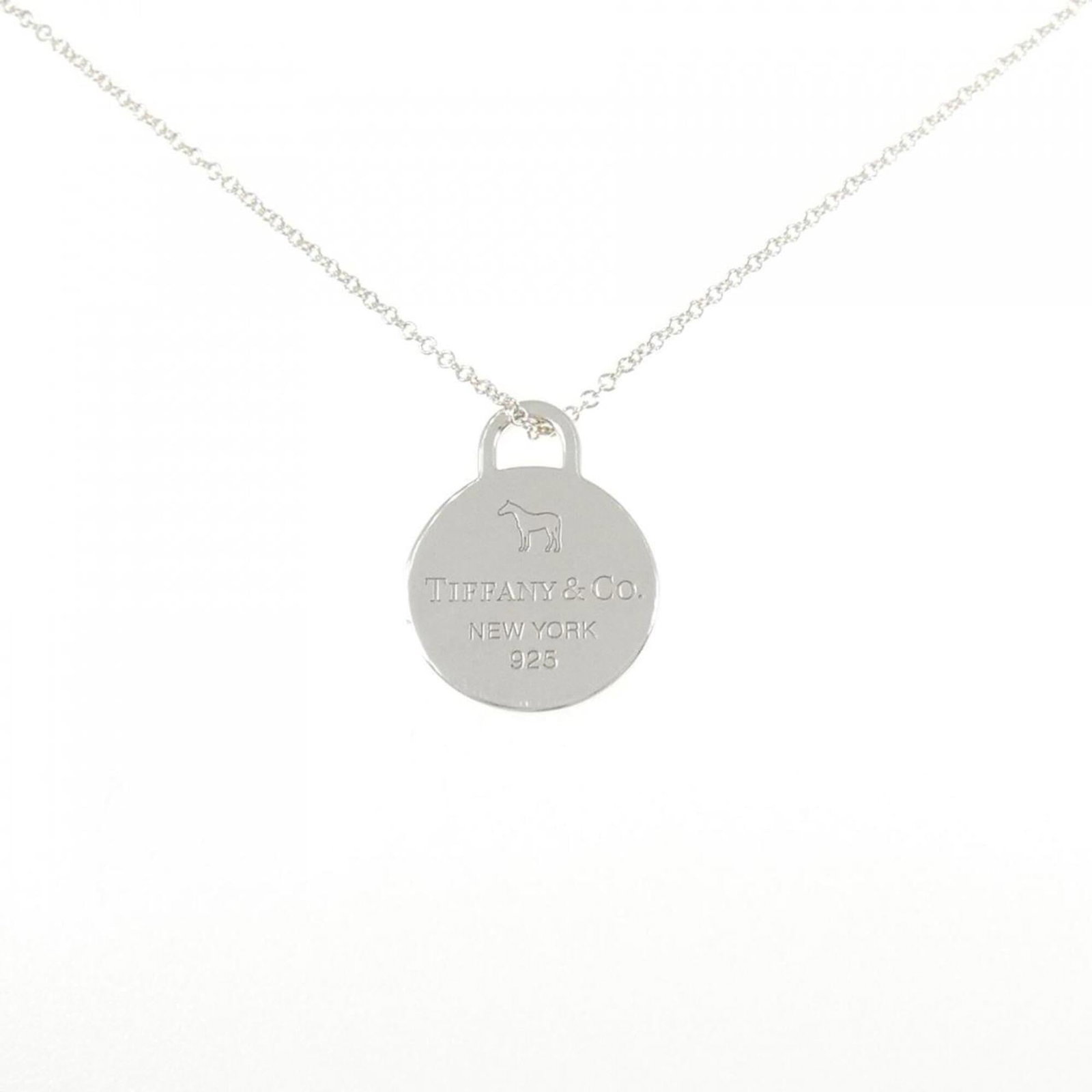 Tiffany 925 Necklace: Tiffany 925 Necklace Tiffany's iconic silver necklace boasts a sleek design, featuring a pendant made from high-quality 925 sterling silver. The necklace's adjustable chain allows for a comfortable fi