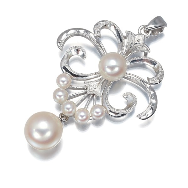 Mikimoto Pendant Akoya Pearl 3.1-7.7Mm Milgrain Drop 14K 585 White Gold: Mikimoto Pendant Akoya Pearl 3.1-7.7Mm Milgrain Drop 14K 585 White Gold Mikimoto Pendant Akoya Pearl 3.1-7.7Mm Milgrain Drop 14K 585 White Gold - A stunning piece featuring a cultured Akoya pearl,