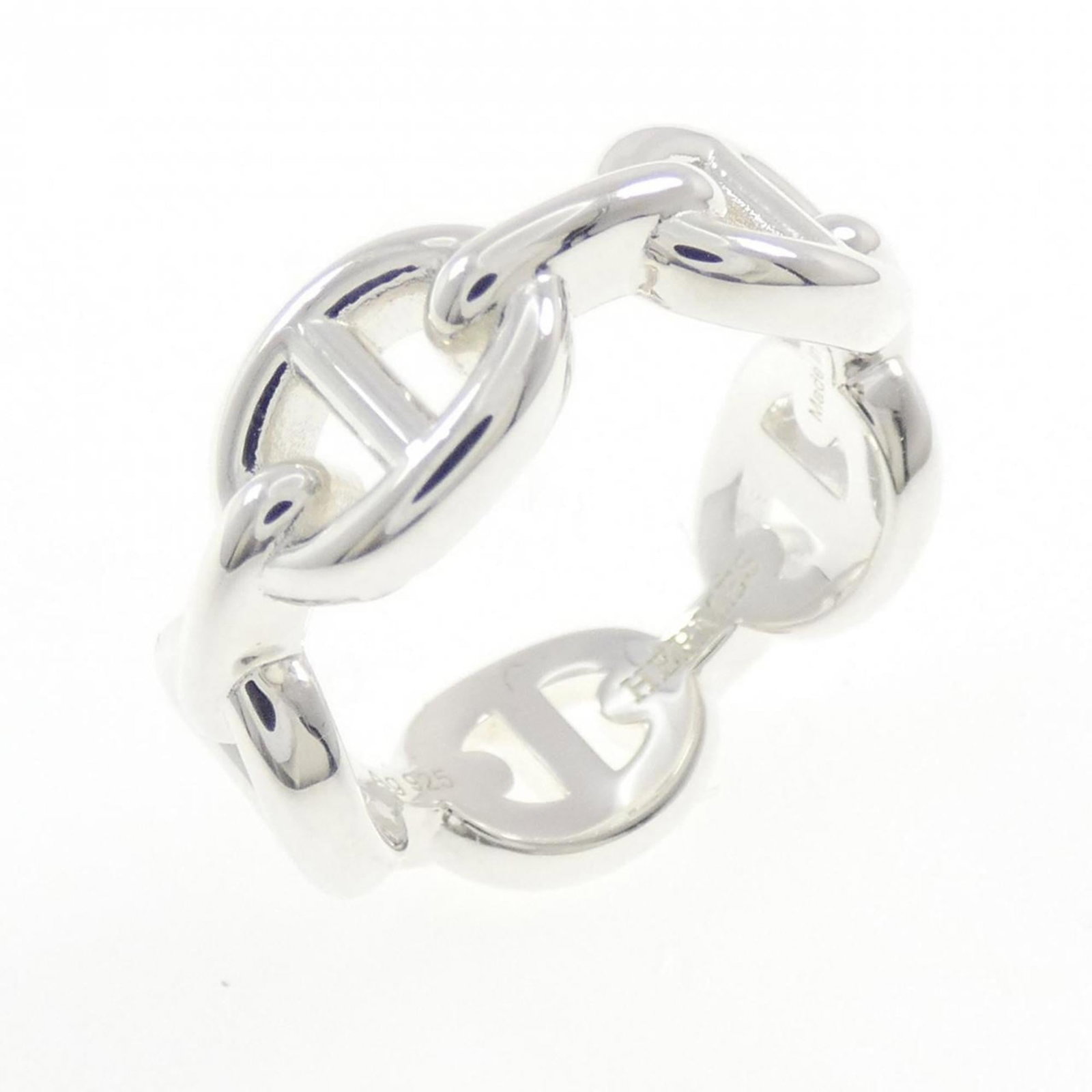 Ring Hermes Silver Band 925: Ring Hermes Silver Band 925 Silver band ring from Hermes, made from high-quality silver (925) with a sleek and modern design. This used item has hardly any traces of usage, making it look like new, an