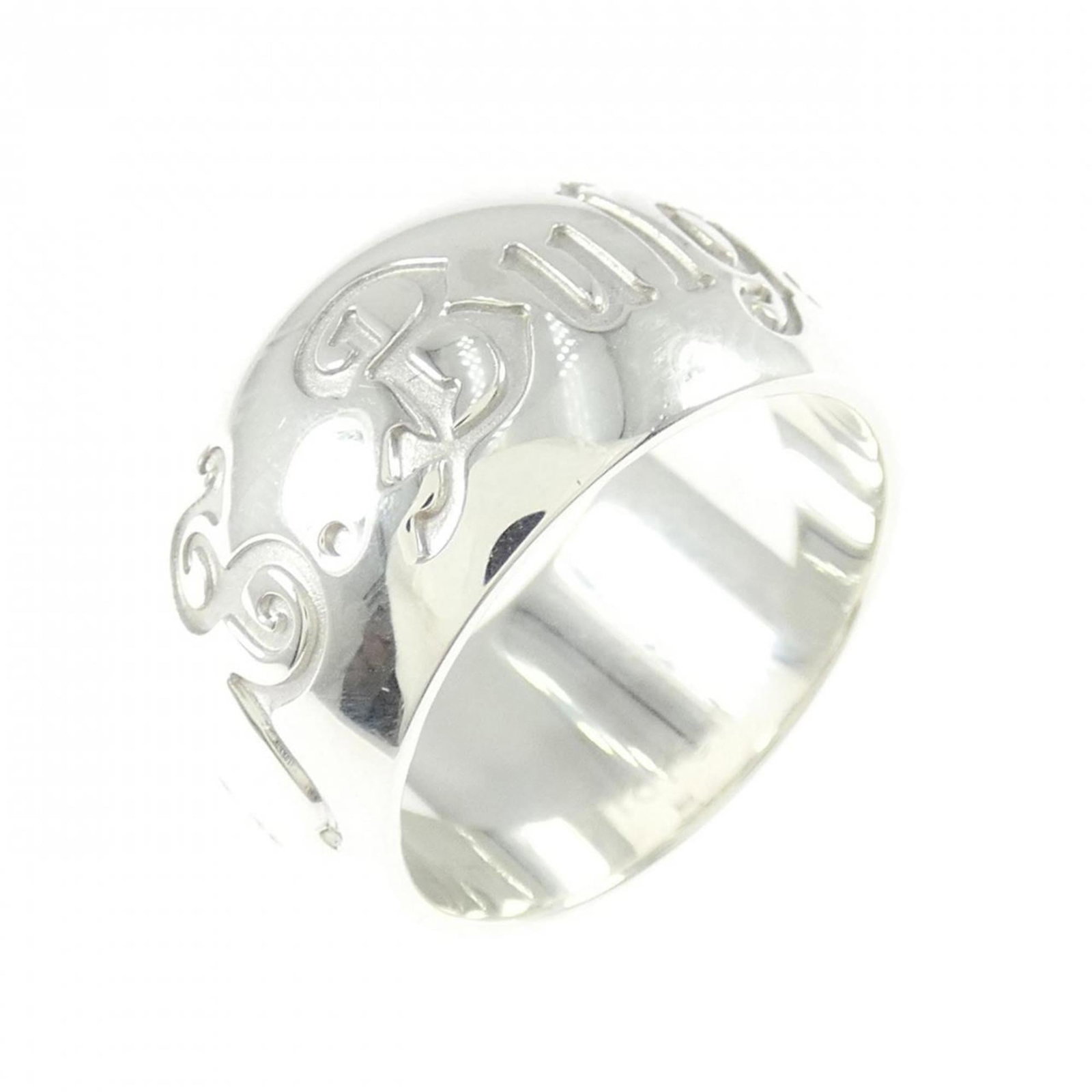 Ring Band Bvlgari Silver 925: Ring Band Bvlgari Silver 925 Silver 925 Bvlgari Band Ring features a sleek design with a subtle shine, crafted from high-quality silver metal. Measuring 9.8mm in width and weighing 8.4g, this band