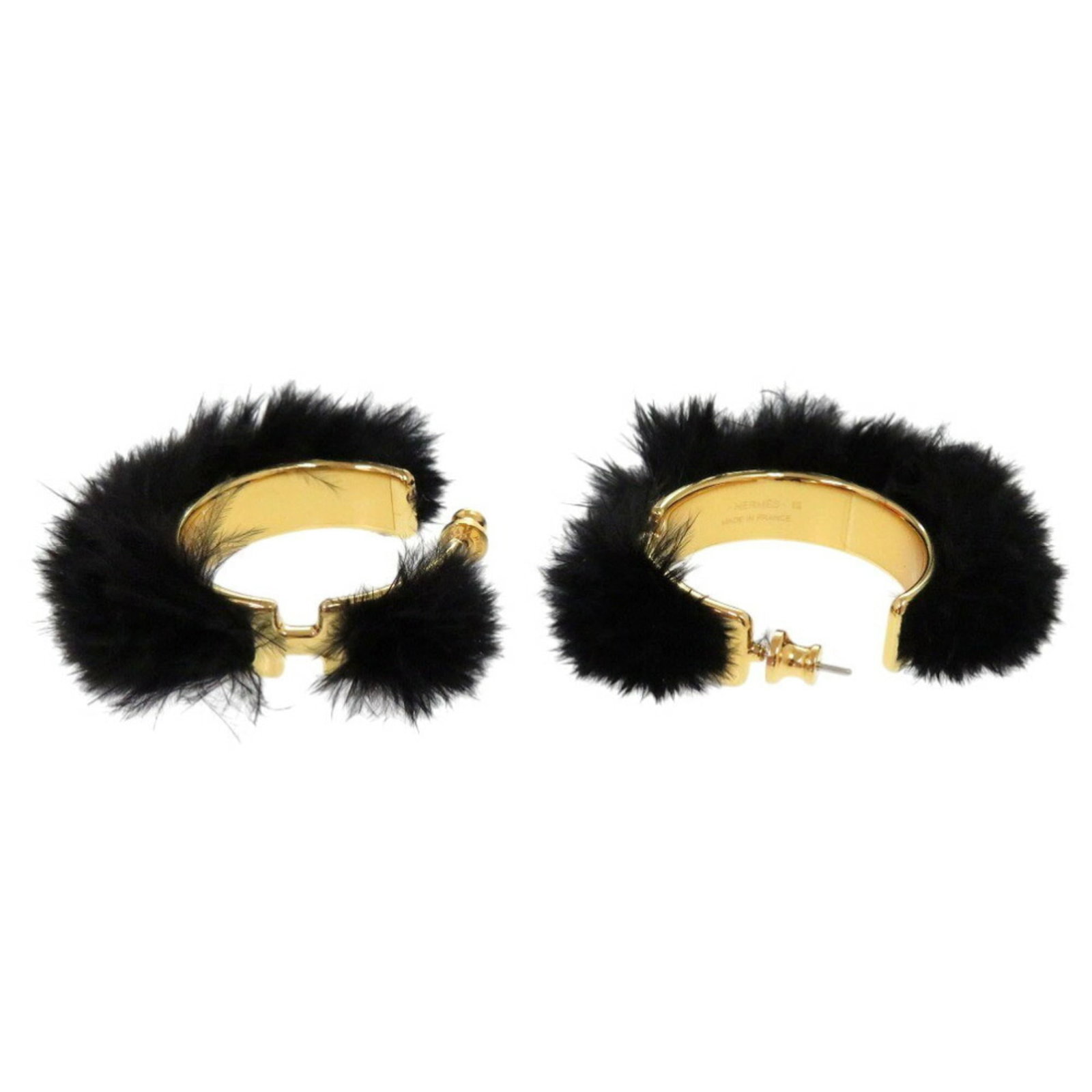 Hermes Hoop Earrings Feathers Metal: Hermes Hoop Earrings Feathers Metal Hermes Hoop Earrings feature delicate feathers and metal details in black and gold, showcasing a sleek and sophisticated design. The earrings measure 33mm x 10mm