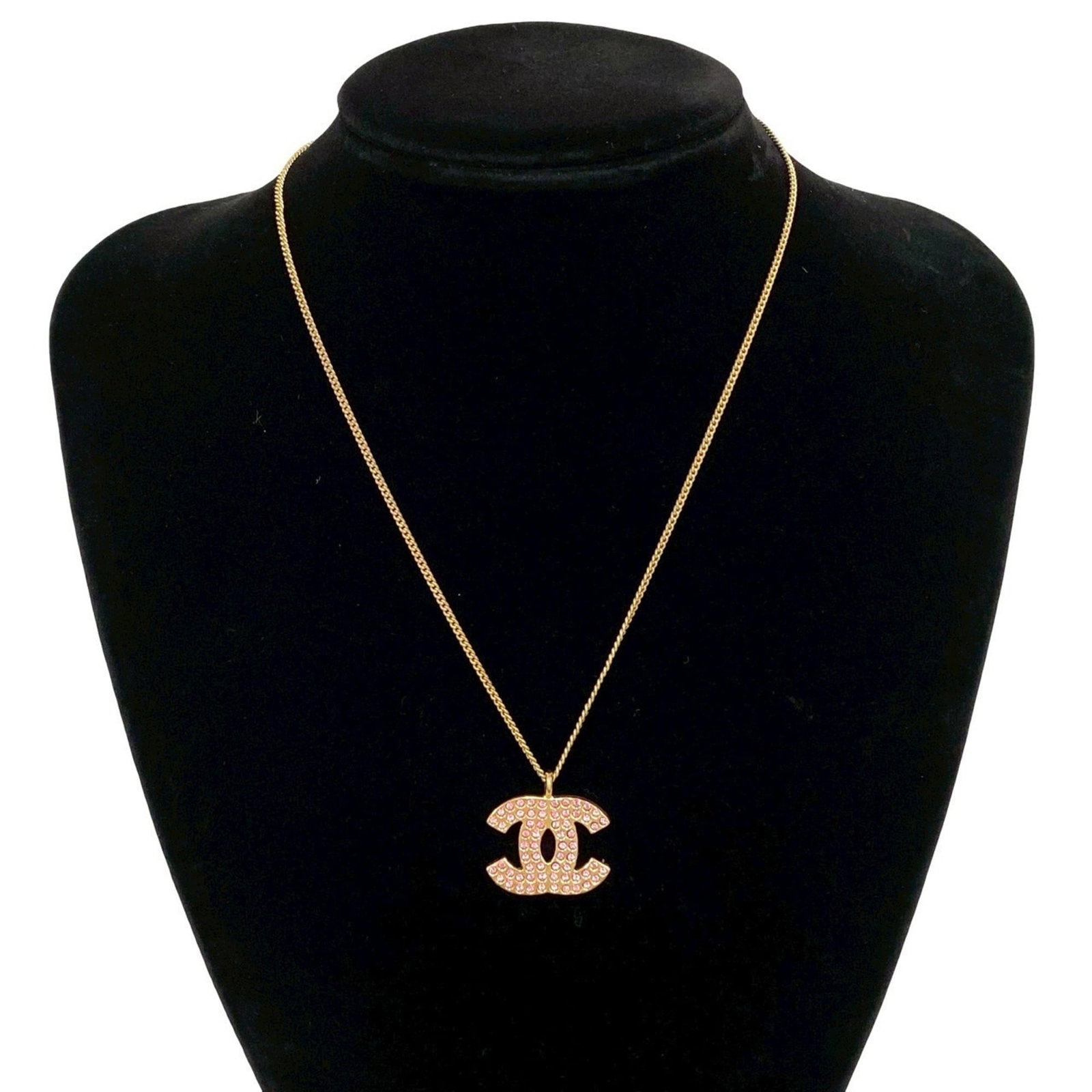 Chanel Coco Mark Motif Gp Rhinestone Chain Necklace Pendant Gold Pink 113-1: Chanel Coco Mark Motif Gp Rhinestone Chain Necklace Pendant Gold Pink 113-1 Gold Pink Rhinestone Chain Necklace Pendant from Chanel, featuring the iconic Coco Mark Motif design. This 42.5 cm gold-plat